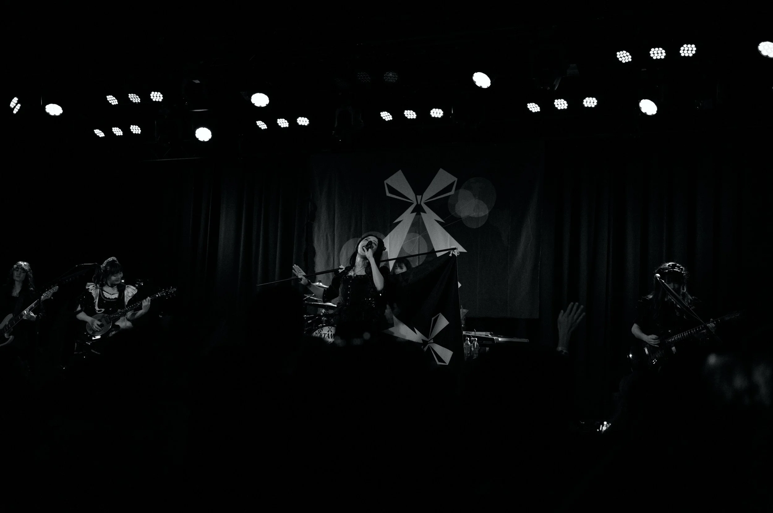 Band Maid bnw 1.jpg