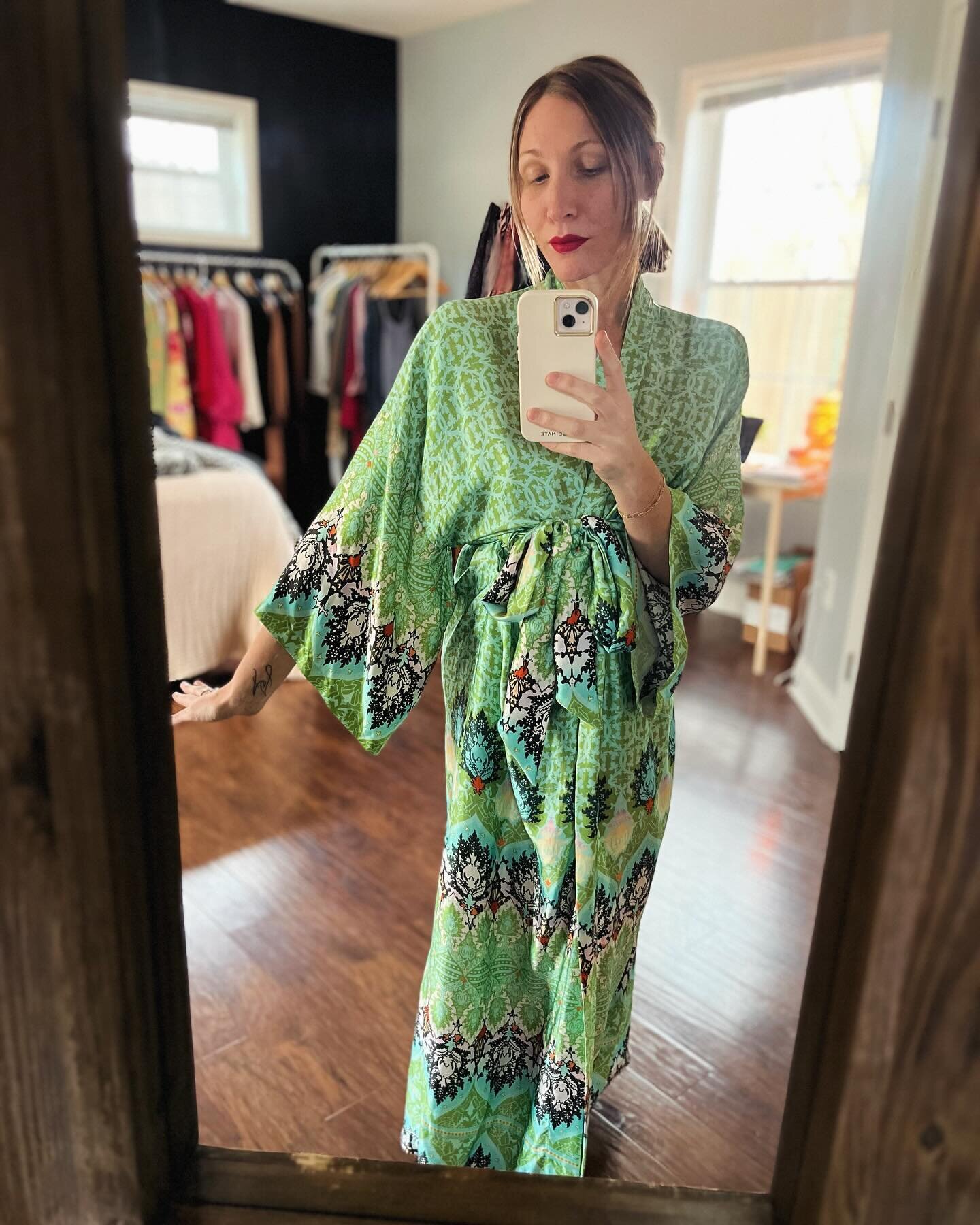 Getting Ready Robes &mdash; the ultimate mindset hack for starting your Monday off right. 

This robe (made of 100% silk so feels like a true dream) is part of VALT&rsquo;s vintage collection. I found this while perusing resort caftans and couldn&rsq