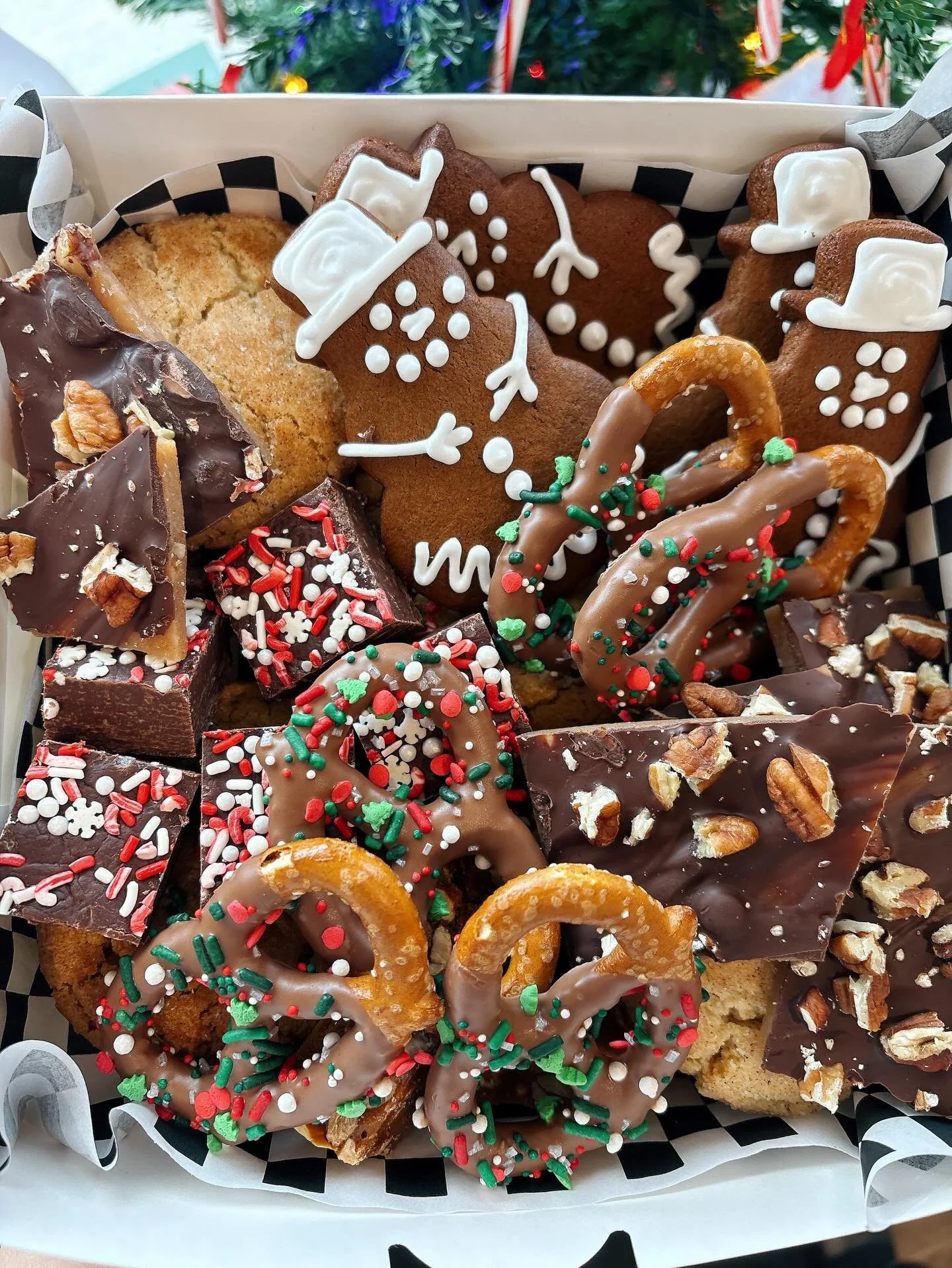 Today is the LAST DAY TO ORDER COOKIE BOXES!!
We will have assorted boxes available in the bakery as well as all kinds of other holiday treats, forms close tonight at www.thesugarchaletma.com #holiday #thesugarchalet #christmas #wilbraham #westernmas