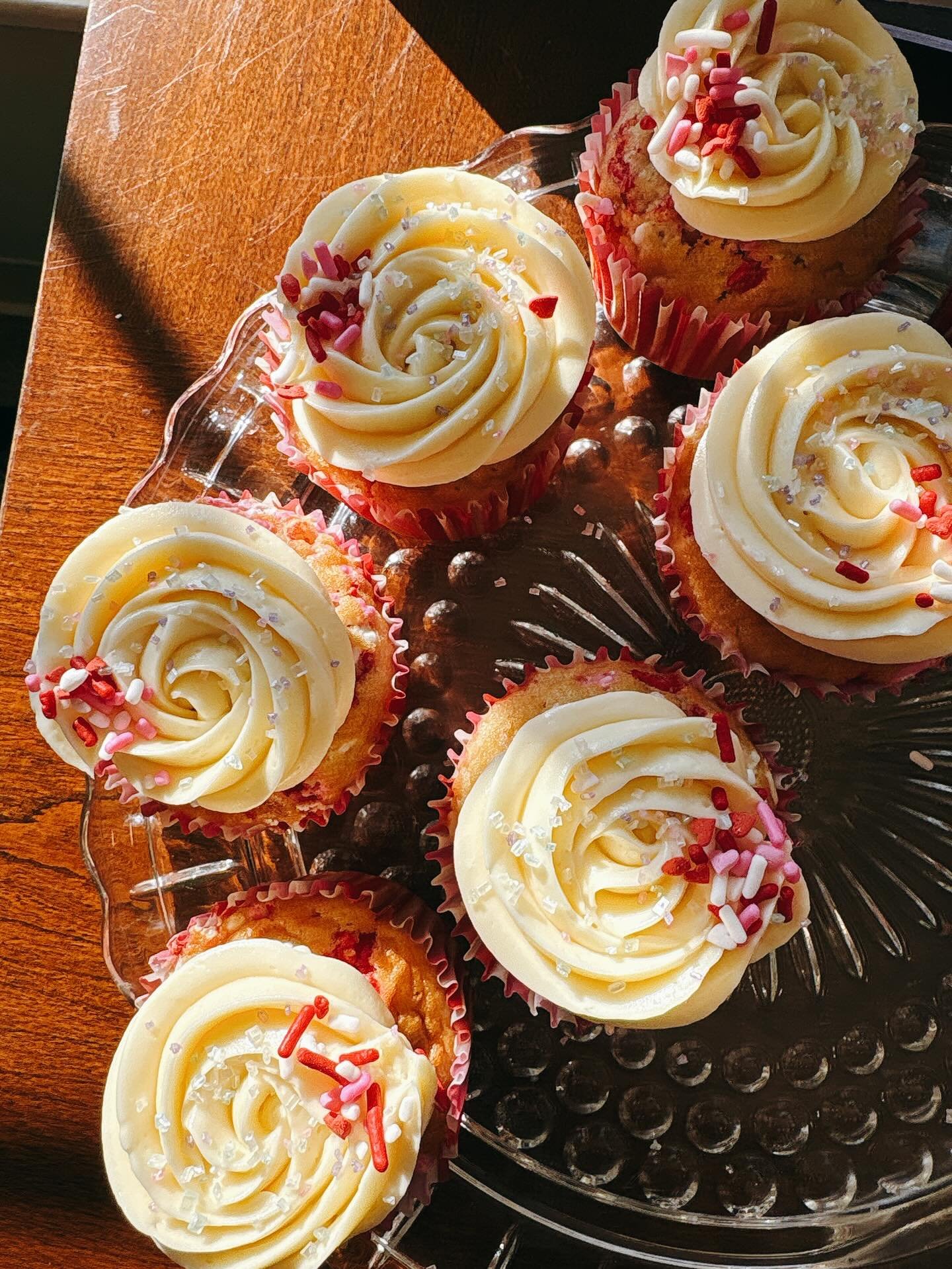 Some early Valentines cupcakes💖 Frosted by our Baker Alayna!  Funfetti cupcake with our silky all buttercream frosting🎉 #cupcake #thesugarchalet #wilbraham #westernmass