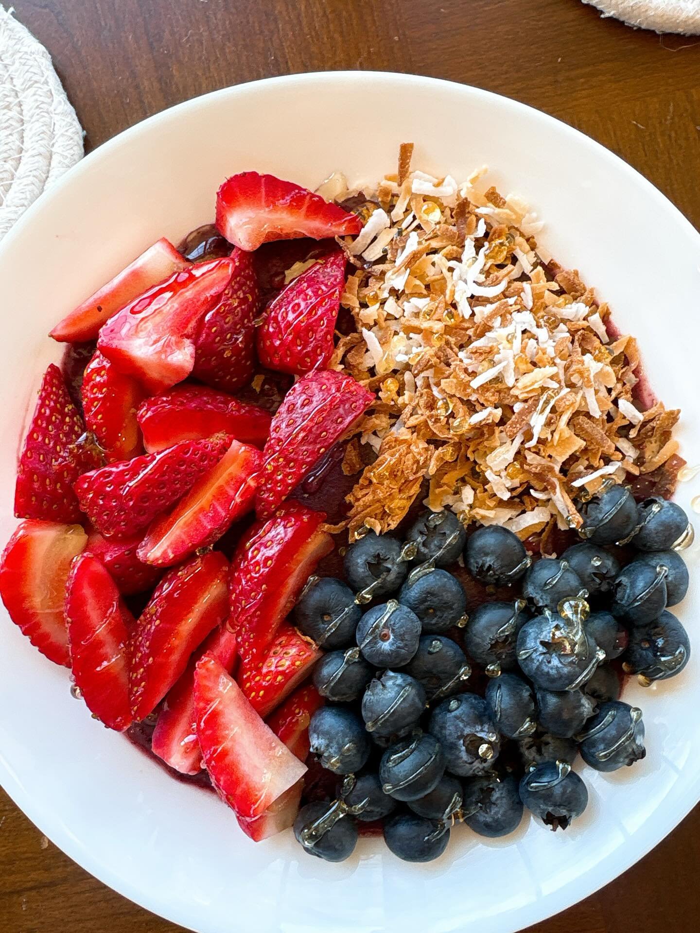 This weekends lineup! We now offer a&ccedil;a&iacute; bowls and Greek yogurt bowls topped with all sorts of fruits, housemade granola and all the drizzlessss. Come grab a slice of blueberry chip coffee cake and grab a bag of Kate&rsquo;s delicious ro