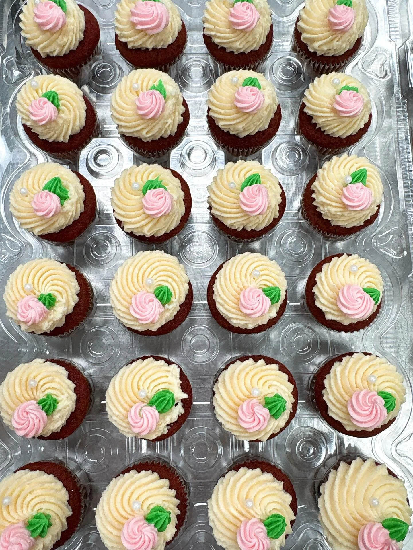 Who doesn&rsquo;t love a mini cupcake?! We offer all sorts of desserts to cater to your special day🧁 #thesugarchalet #wilbraham #westernmass #bakery
