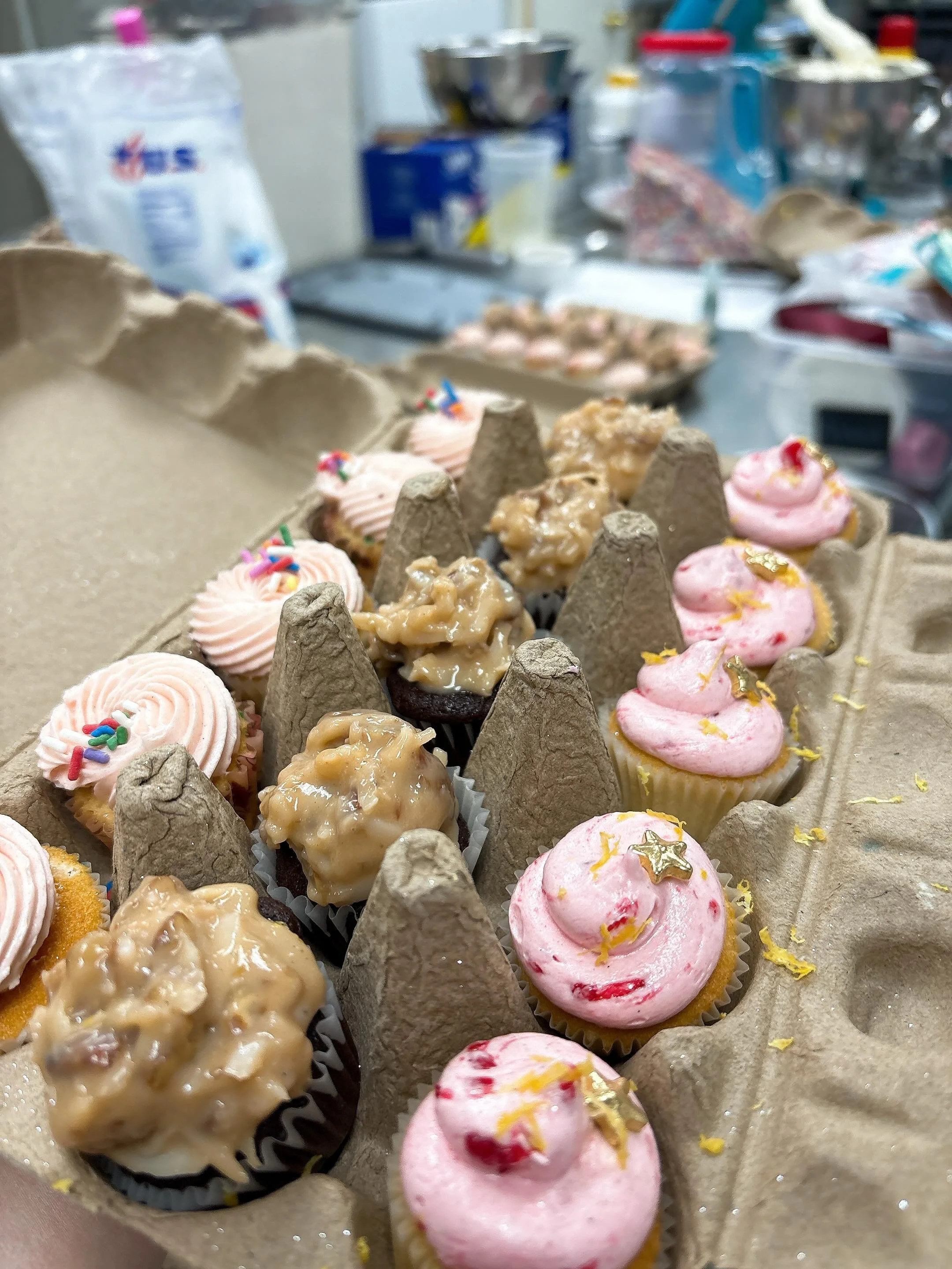 Happy Mothers Day to all the best moms everrr! We have a yummy cupcake flight of 15 mini cupcakes (strawberry funfetti, Germain chocolate, and raspberry lemon) $24. We are also doing buy 3 cupcakes get the 4th free today only! Open till 3:30🧁 #thesu