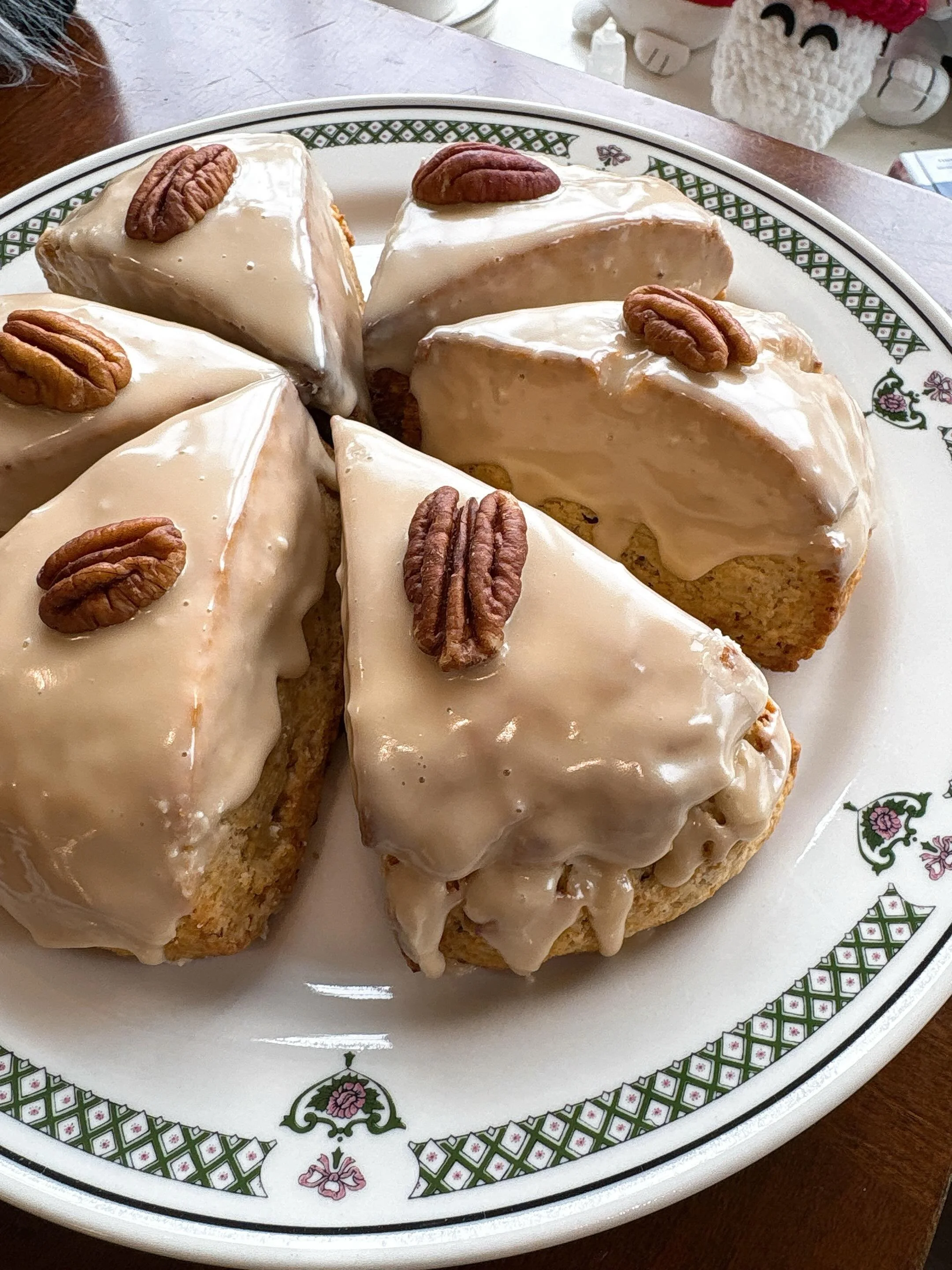 Pretty pastries deserve pretty plates🤩 Did you get to try one of these maple scones this past weekend?? #scones #maple #wilbraham #thesugarchalet