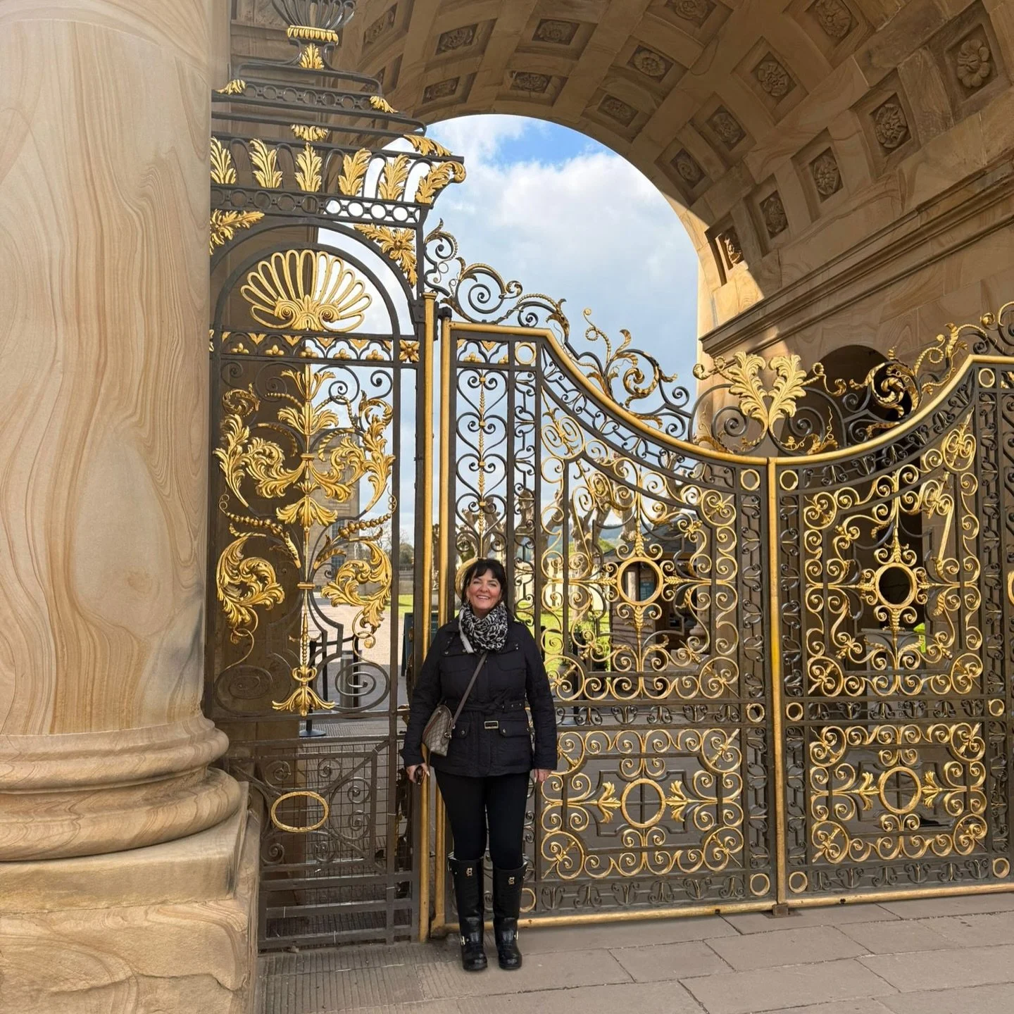 Yesterday I found time to walk around Chatsworth estate and Edensor village AND work on my new thriller&hellip; result! ⭐

[KL Slater, Chatsworth House, Derbyshire]