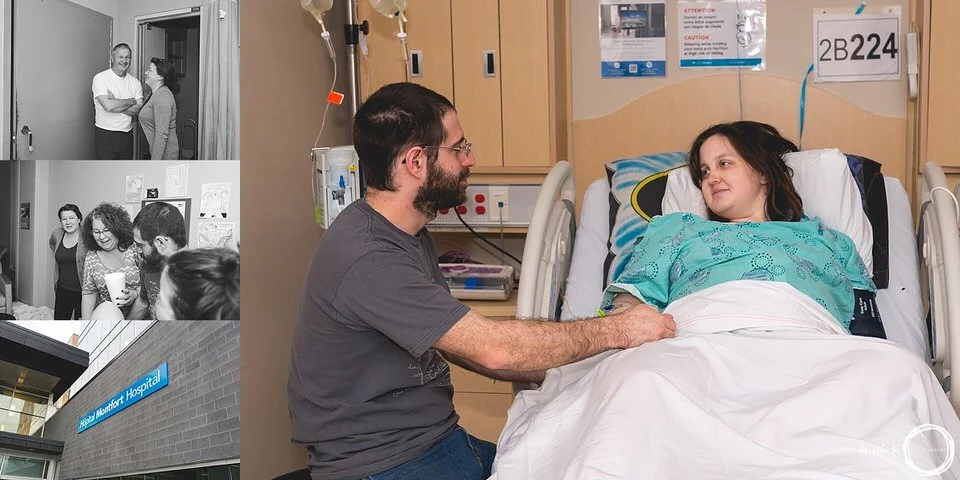 Mom and dad are holding hands and looking at each other while in labour at Montfort Hospital in Ottawa.