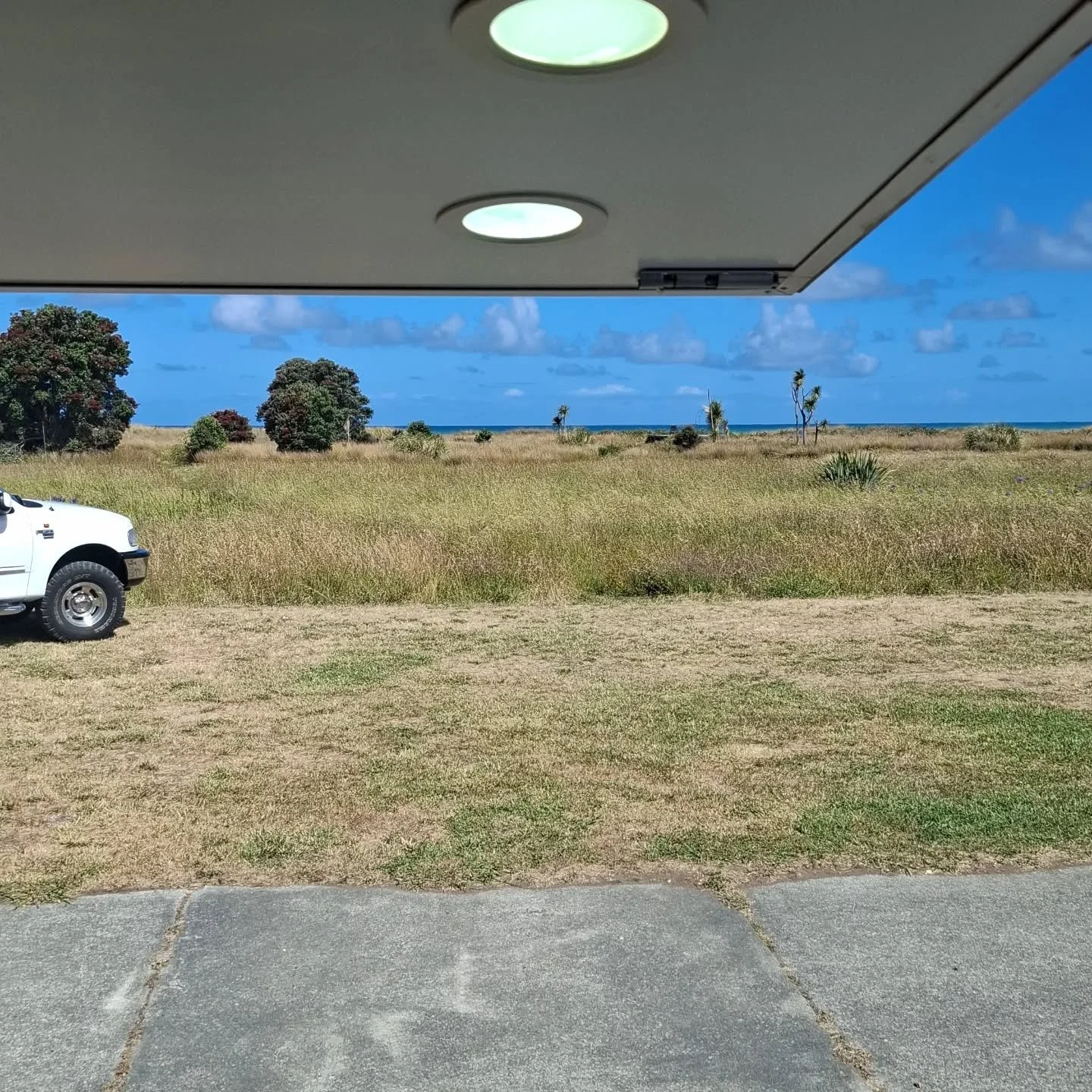 Work place views 😍

#weddingszn #weddingcatering #weddingszn2025 #riversdalebeach #bachlife
