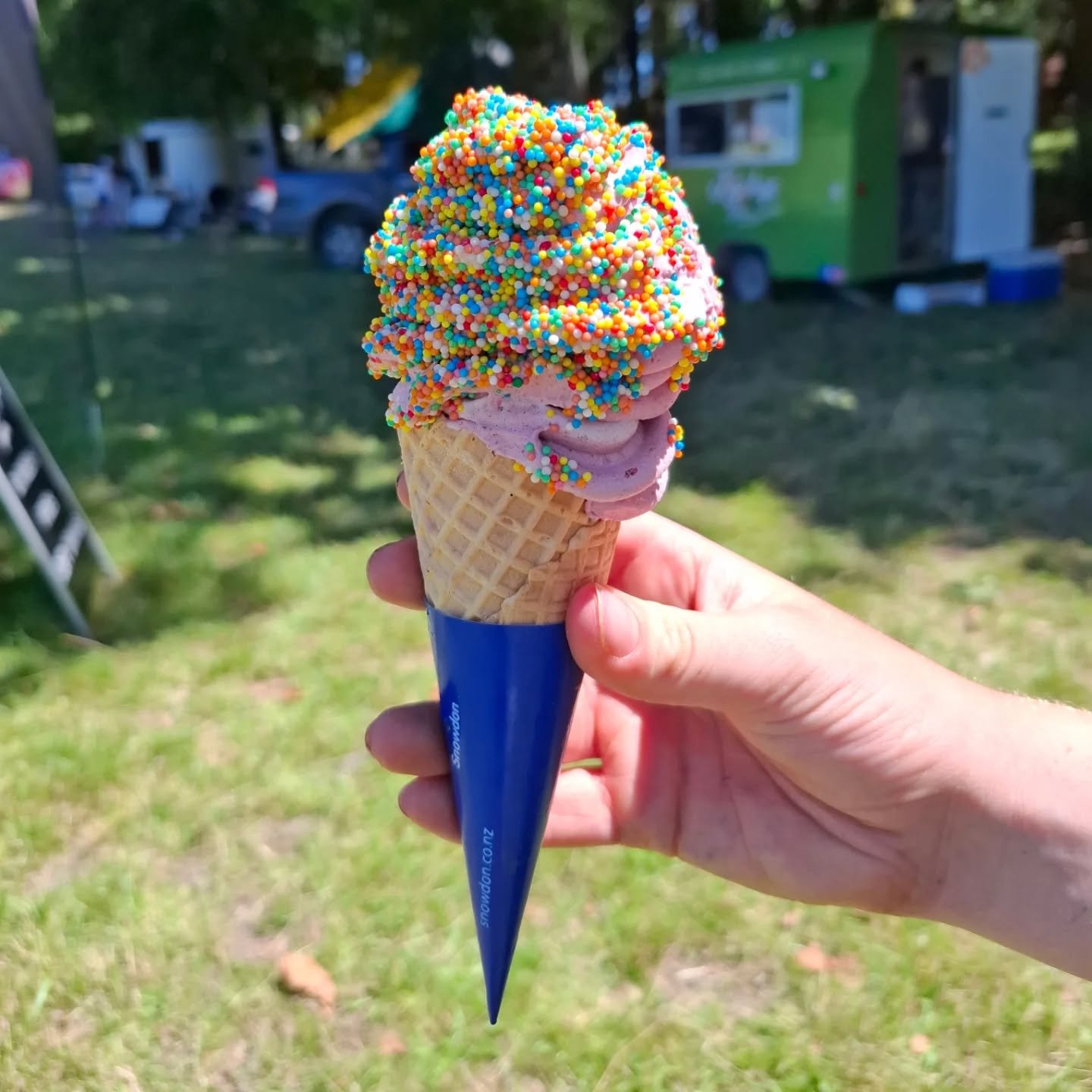 If you're heading to the @the_golden_shears today, make sure to check out the Fan Zone. As well as so much to see and do for all the family, you'll find our real fruit ice cream trailer parked right by the entrance. 

It's going to be a hot one today