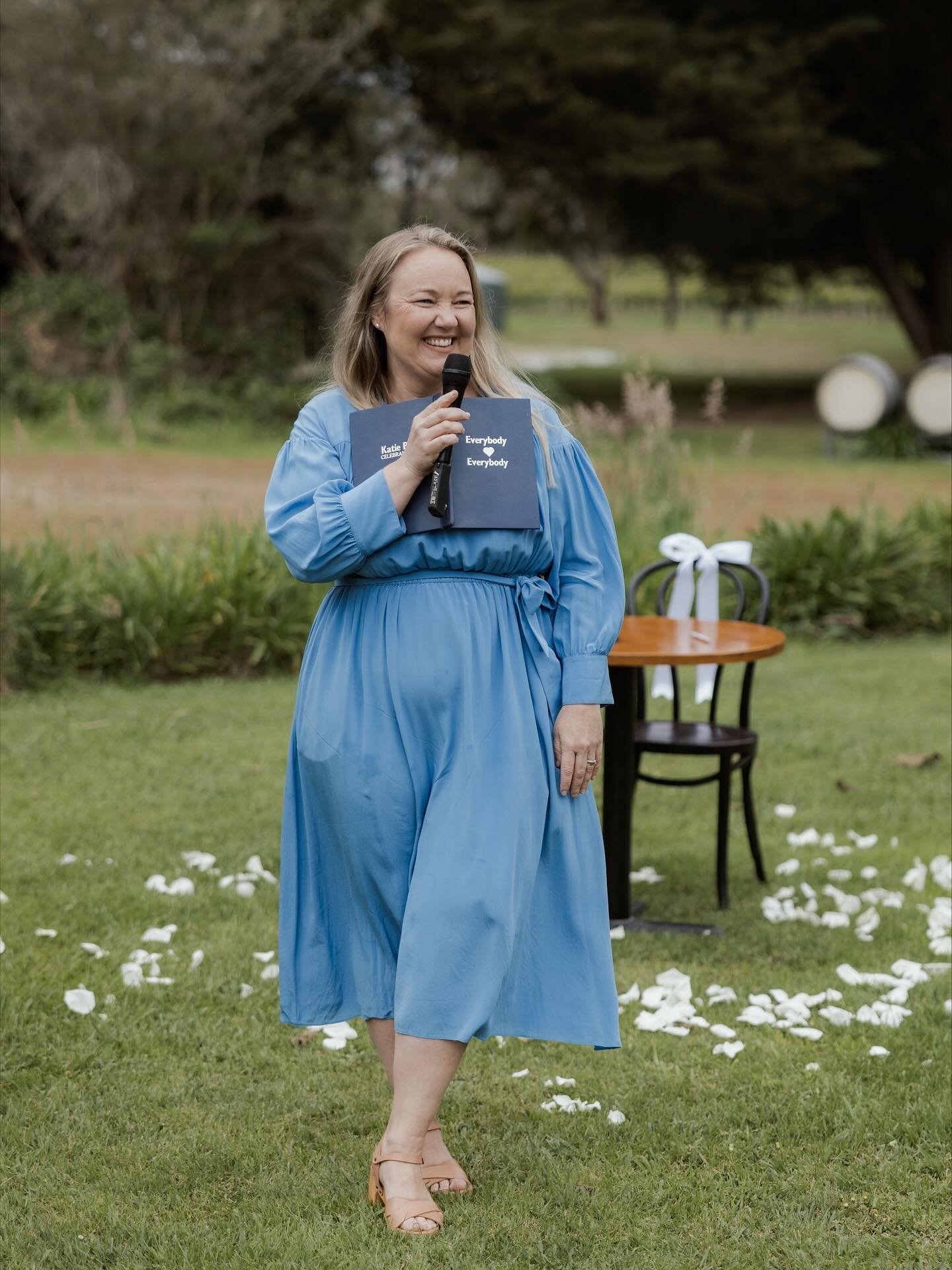Happy Friday beautiful people!
Another wild weekend of weddings and I am ready and pumped!
Flash back to three weeks ago when I got to play with one of my mates the always fabulous Lachy for @dustandsaltphotography at one of my fav venues @barn.and.c