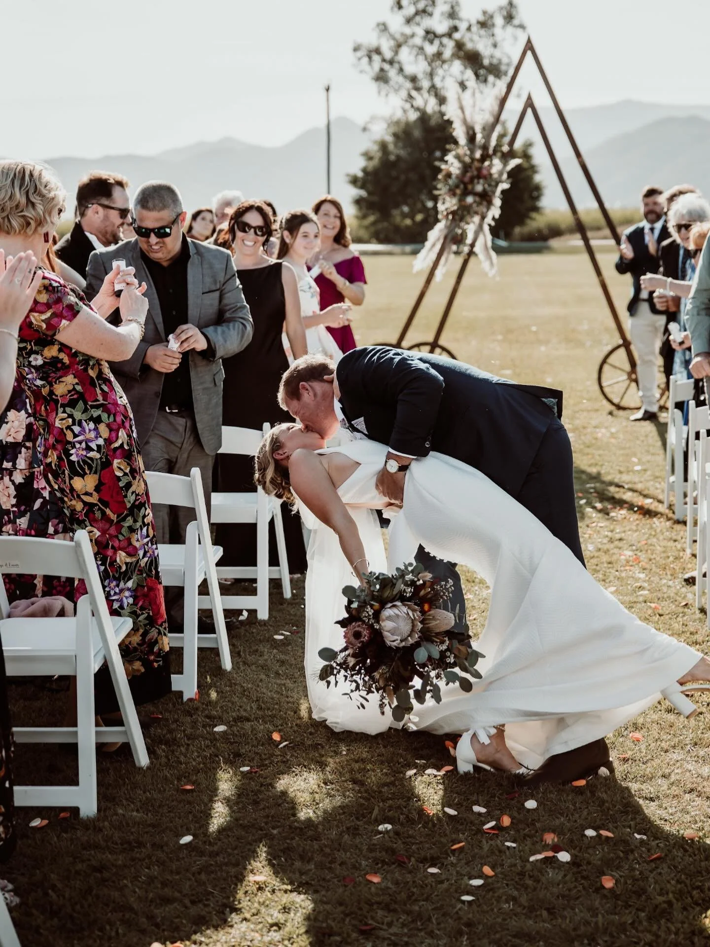 It is always a yes to the dip kiss and this is how it is done!
Steven and Kiara nailed it 😊
&nbsp;🤍
#funweddingsonly
#weddingreels
#celebrantwithvibes
#yourloveyourway #noawkwardceremonies #weddingswithpersonality #modernwedding
#celebrantlove
#goo