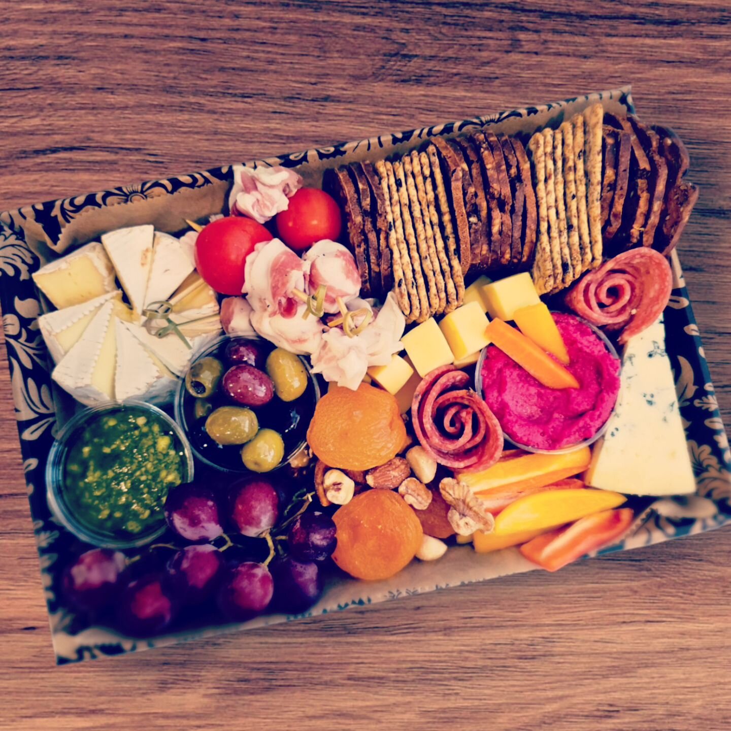 Our small Grazing Platter makes the perfect gift for that Grazing loving friend 🧡 (it's me, I'm that friend 🤤).

Or head out for a beautiful autumn picnic for two 🥰 

🧡

Order straight from our website - www.ellajayecatering.co.nz