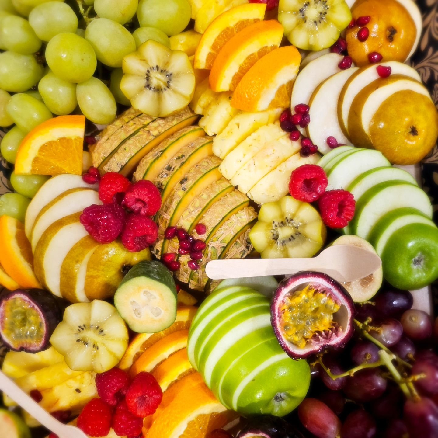 Mixed Fruit Platter 🥝🍏🍍🍇