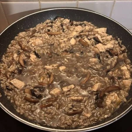 chicken mushroom risotto in frying pan