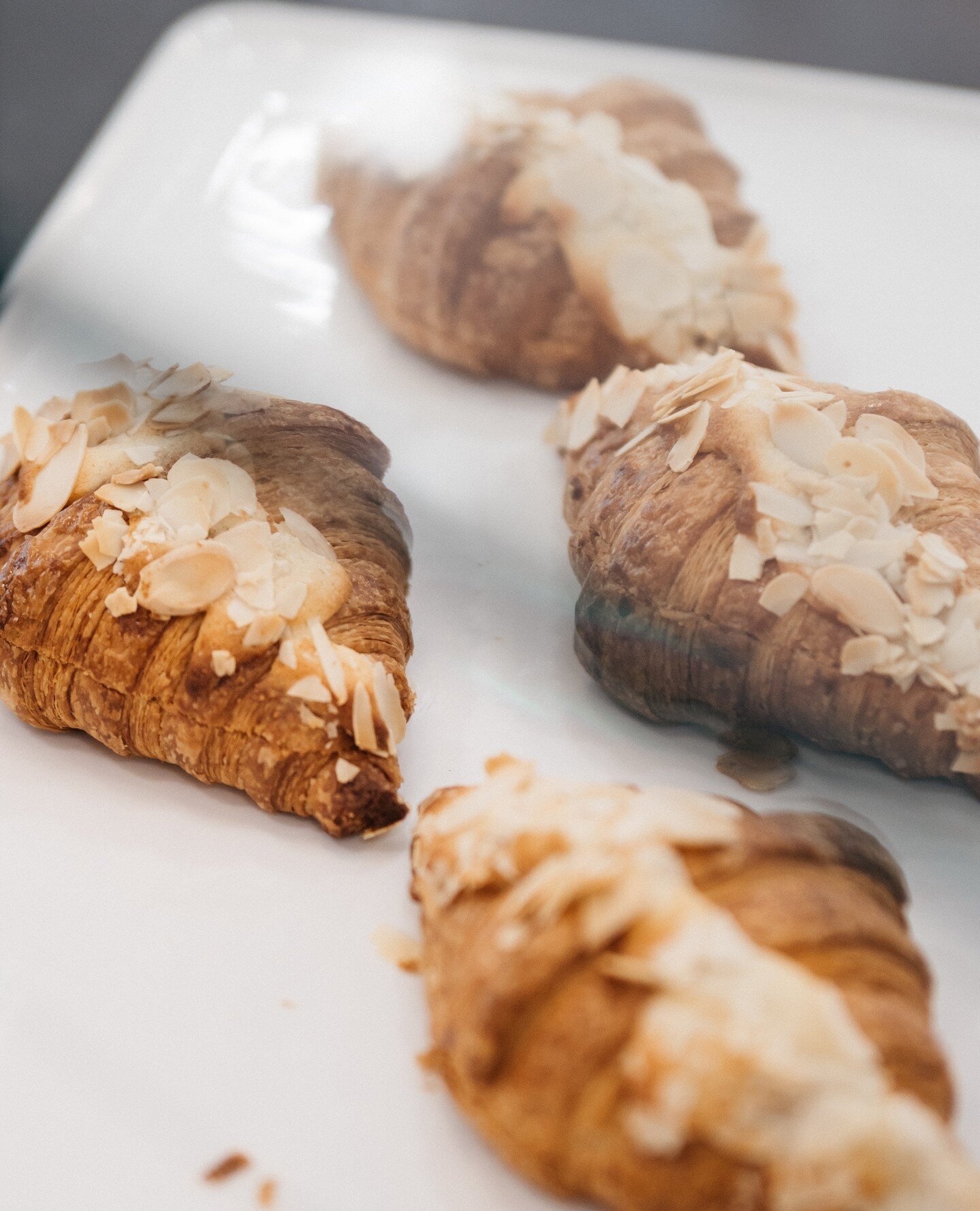 Plain croissant or almond croissant?⁠
⁠
Get your croissant fix at Kahlo Bondi - a short walk away to some amazing local bakeries. You have to try:⁠
- Bennett St Dairy⁠
- Fran&ccedil;ois Artisan Baker⁠
- The TinPin Bakery