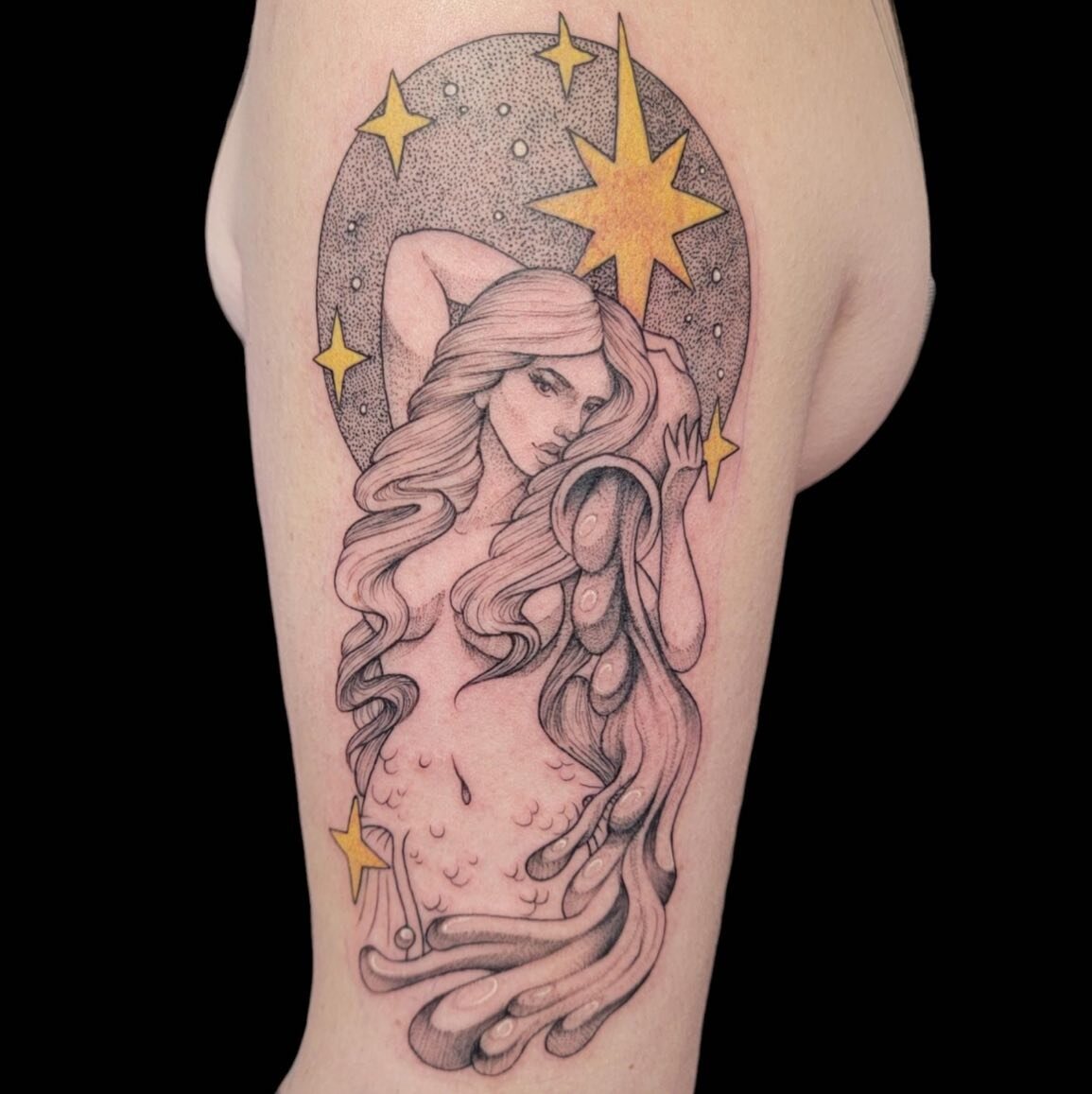 Here&rsquo;s a gorgeous Aquarius/Star tarot card inspired tattoo from @suannetattoos ! 😍✨🌟✨ #astrologytattoo #tarottattoo #aquarius #aquariustattoo #finelinetattoo #astrology #tarot