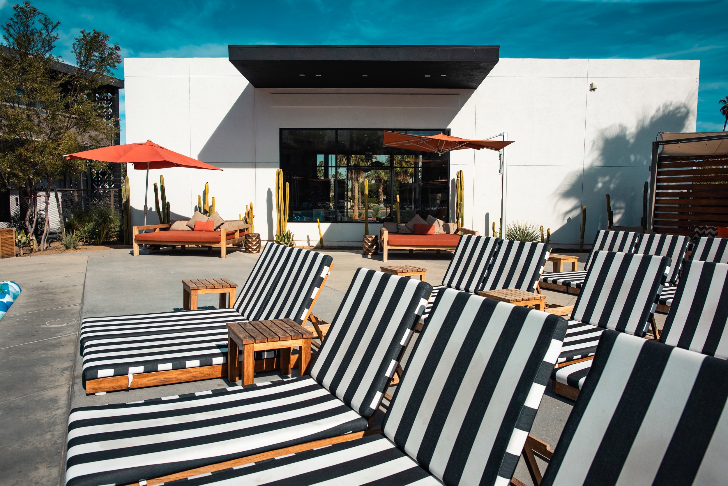 Vhotel chaises (6).jpg