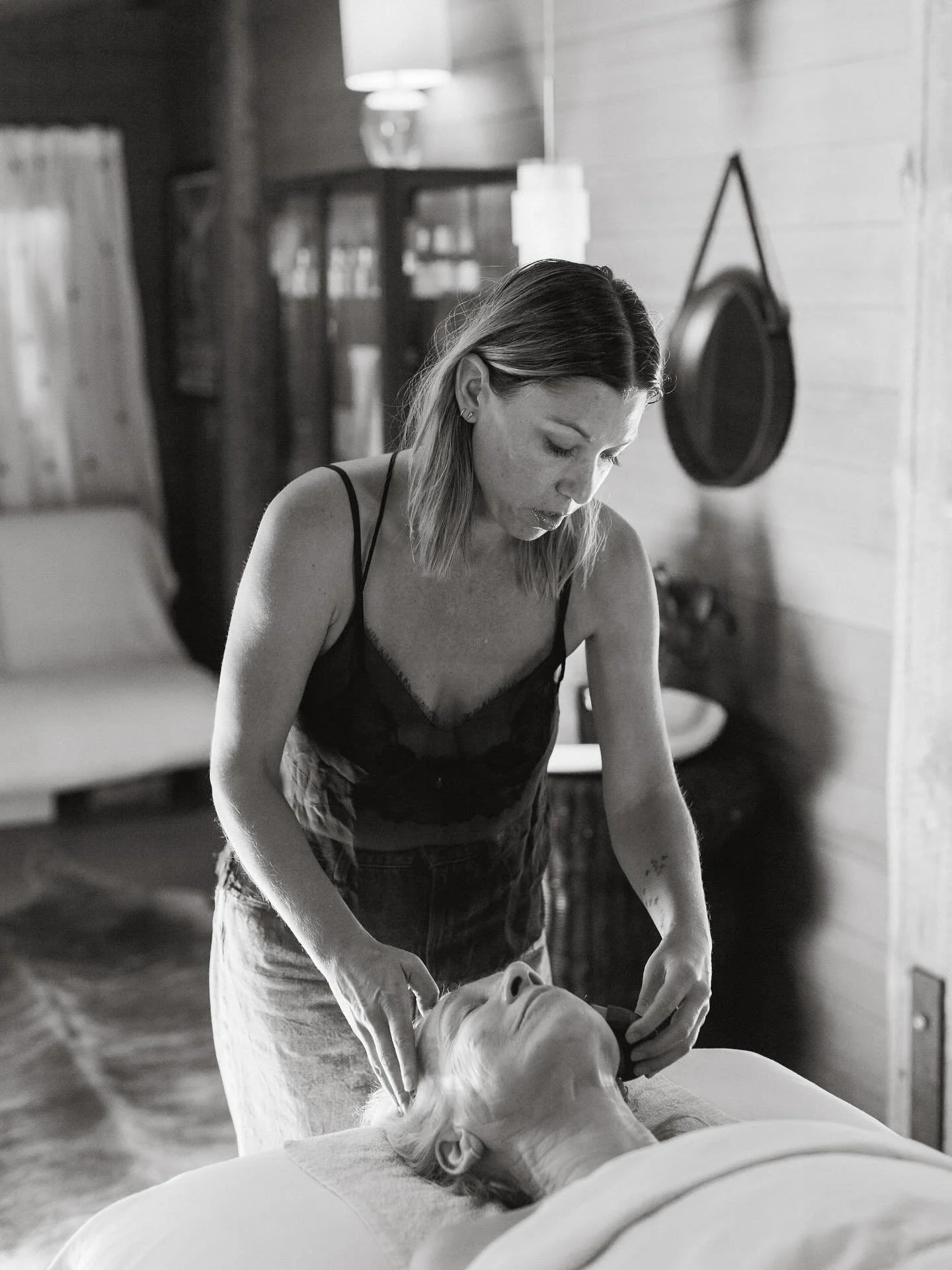 Hands that listen.
Skin that softens.
A ritual of presence, care, and quiet transformation.

Every moment is intentional&hellip;each stroke, each pause, an invitation back to self.

This is more than a facial. It&rsquo;s a remembering. Of beauty, of 