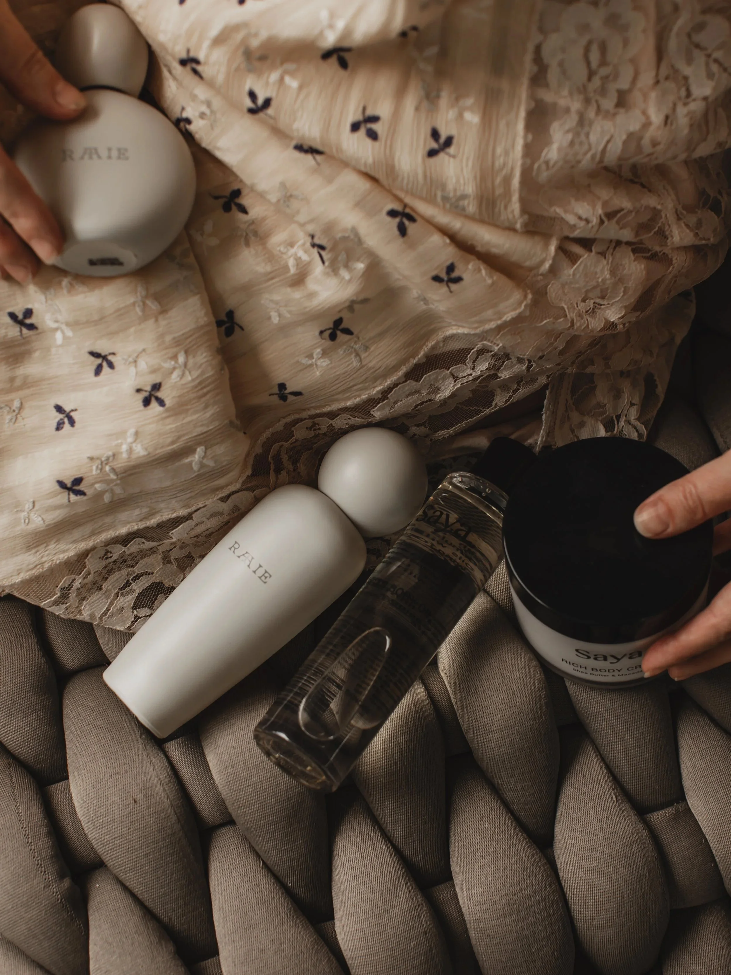akta-raaie-activating-mist-sunscreen-saya-argan-oil-cream-1.jpg
