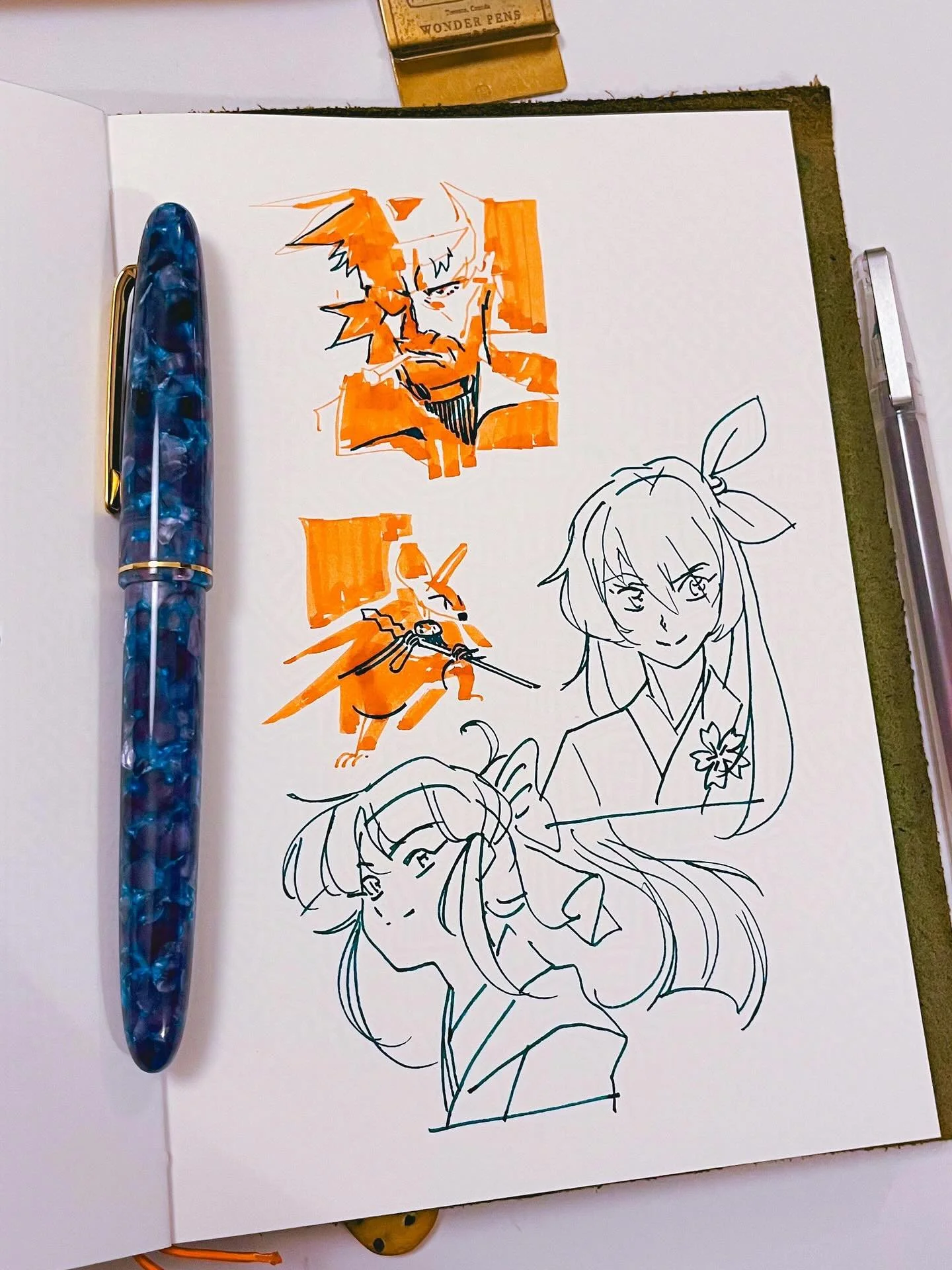 A couple of demon hunters, and doodles of Snazzlescraps and Dart. 

#sketchbook #sakurawars #estie