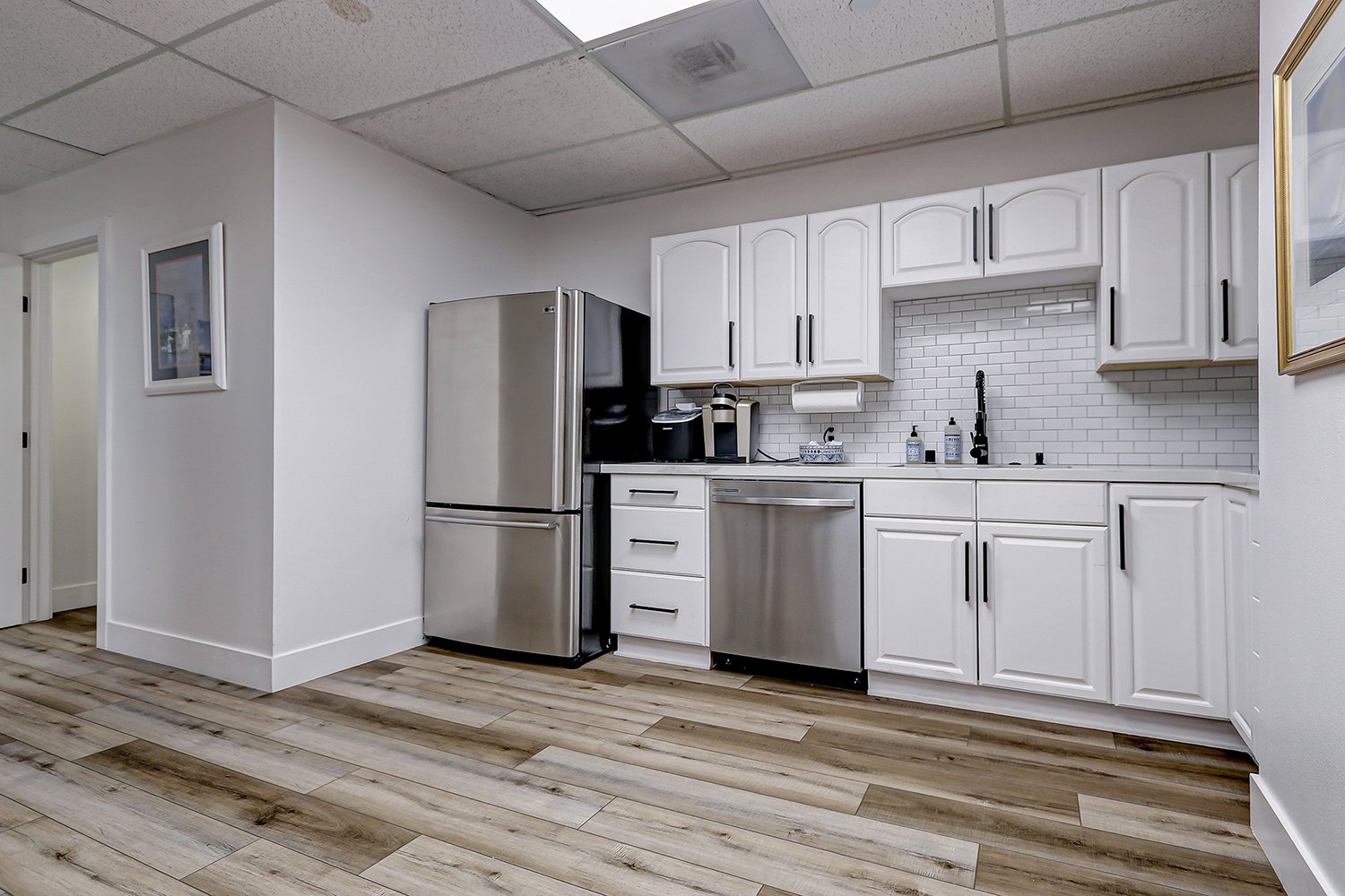 Jensen - 25550 Hawthorne_Kitchen2.jpg