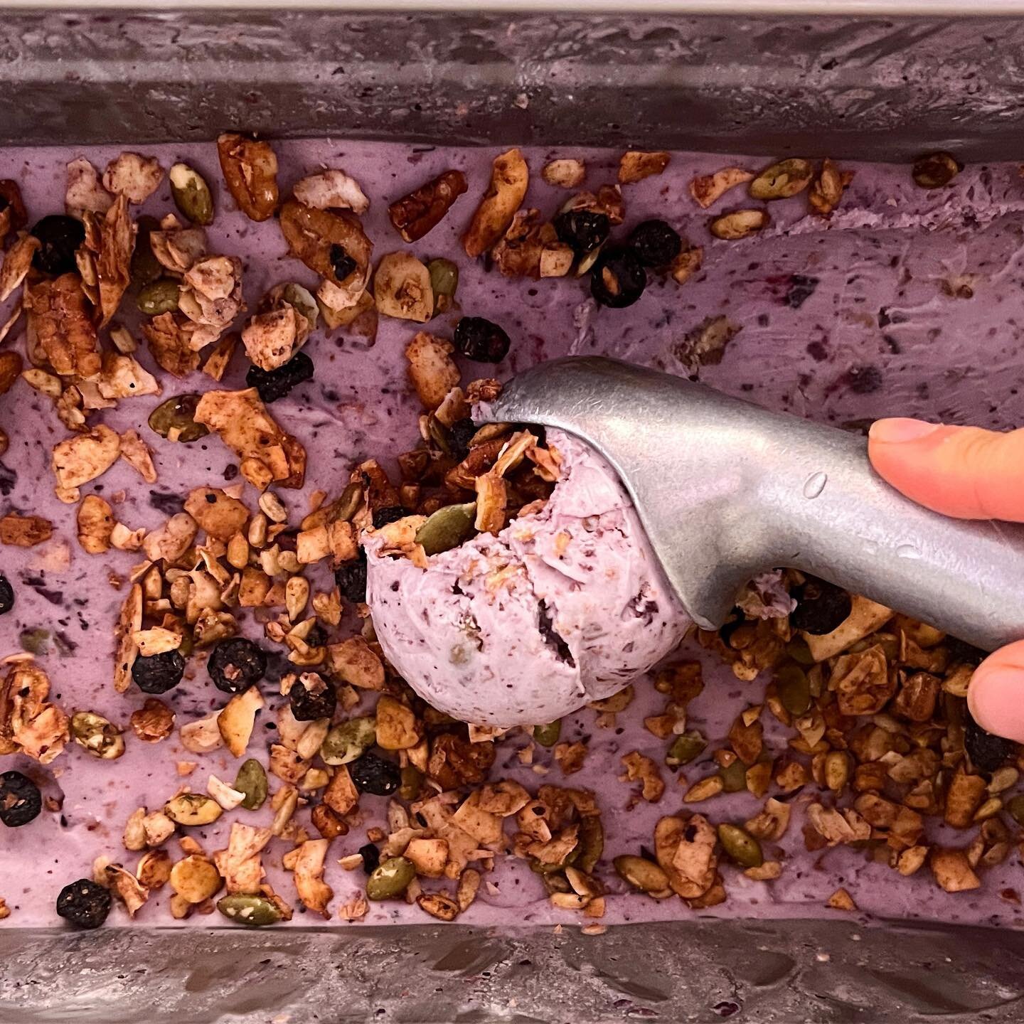 Now scooping BLUEBERRY CRUNCH at both of our locations! Blueberry based ice cream with blueberry cinnamon granola🤤🤤

Cannot get enough of this flavor! Come give it a try. 

Shop Hours 
SH: 12-8pm
KY: 2-8pm 

#spokane #icecream #artisanicecream #Spo