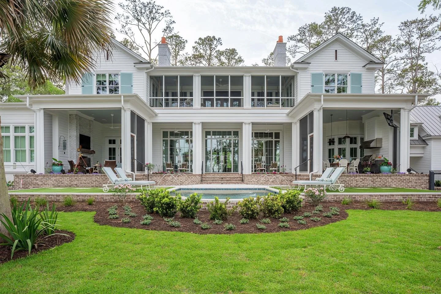 Elegant spaces for outdoor living and entertaining

Builder: csthomasconstruction
Landscape Architect: witmerjoneskeefer
Interior Design: elizabethreynoldsinteriors
Styling: francesfinds
Photography: kelliboydphotography

#palmettobluffarchitect #pal