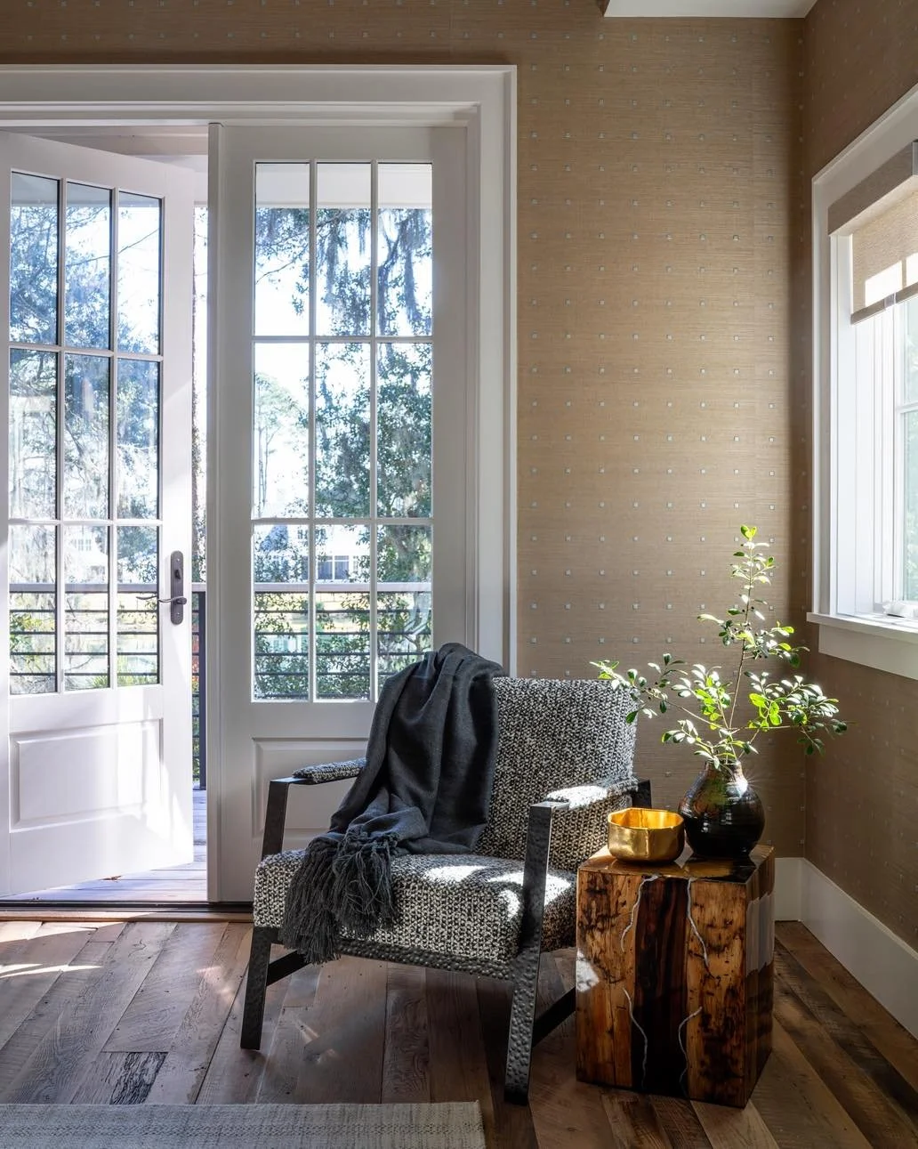 When the home office needs an escape hatch

Interior Design: brianna_c_o with kellycarondesigns
Builder: pr_homesbluffton

#residentialarchitect #blufftonarchitect