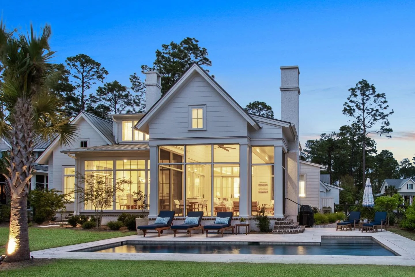 Dreaming of warm summer nights by the pool

Builder: h2.builders
Landscape Architect: michael.small_la
Interior Design: swilkinsinteriordesign

#residentialarchitect #palmettobluffarchitect #palmettobluffliving #blufftonarchitect