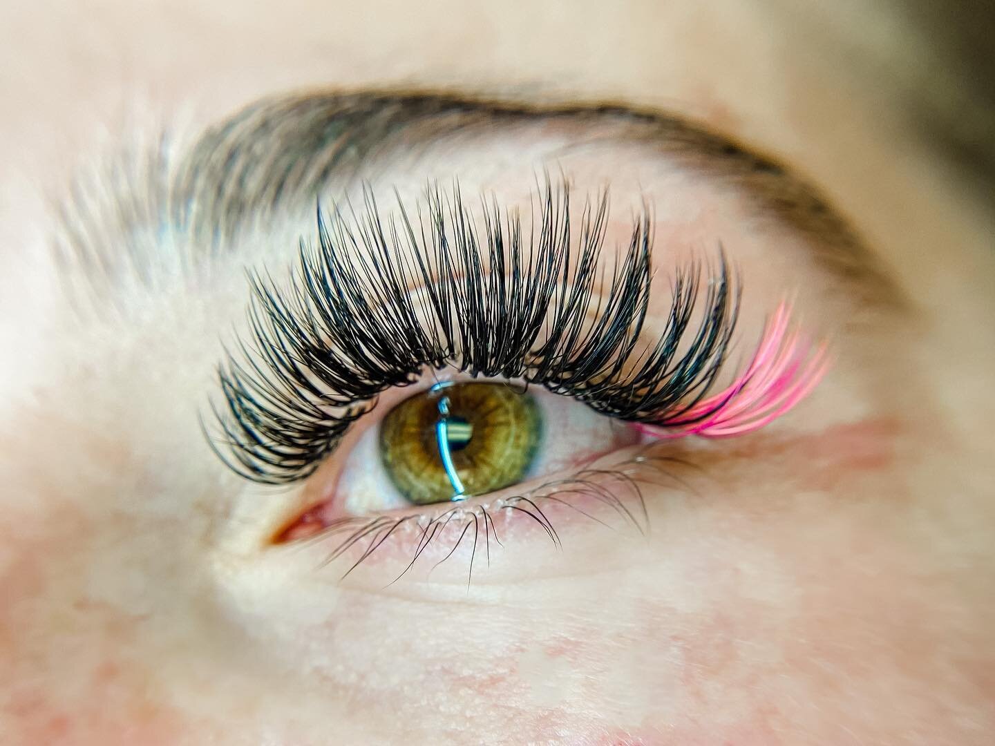 everyone needs a little pink in their lashes from time to time💖💘💞💓🤪