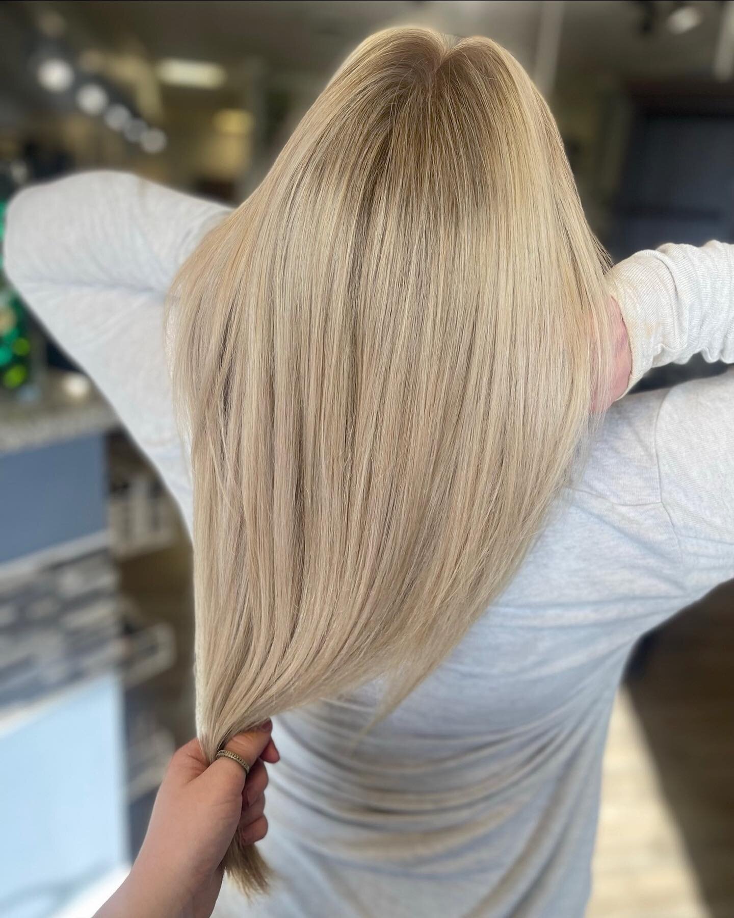 summer is around the corner !!! 

apts fill fast so please make sure you&rsquo;re scheduled ✨🪄💌 DMS are open

#rochesterhairstylist #rochesterstylist #rochesterny #upstateny #balayage #balayagehighlights #foilayage #browntoblonde #keune #kuenecolor