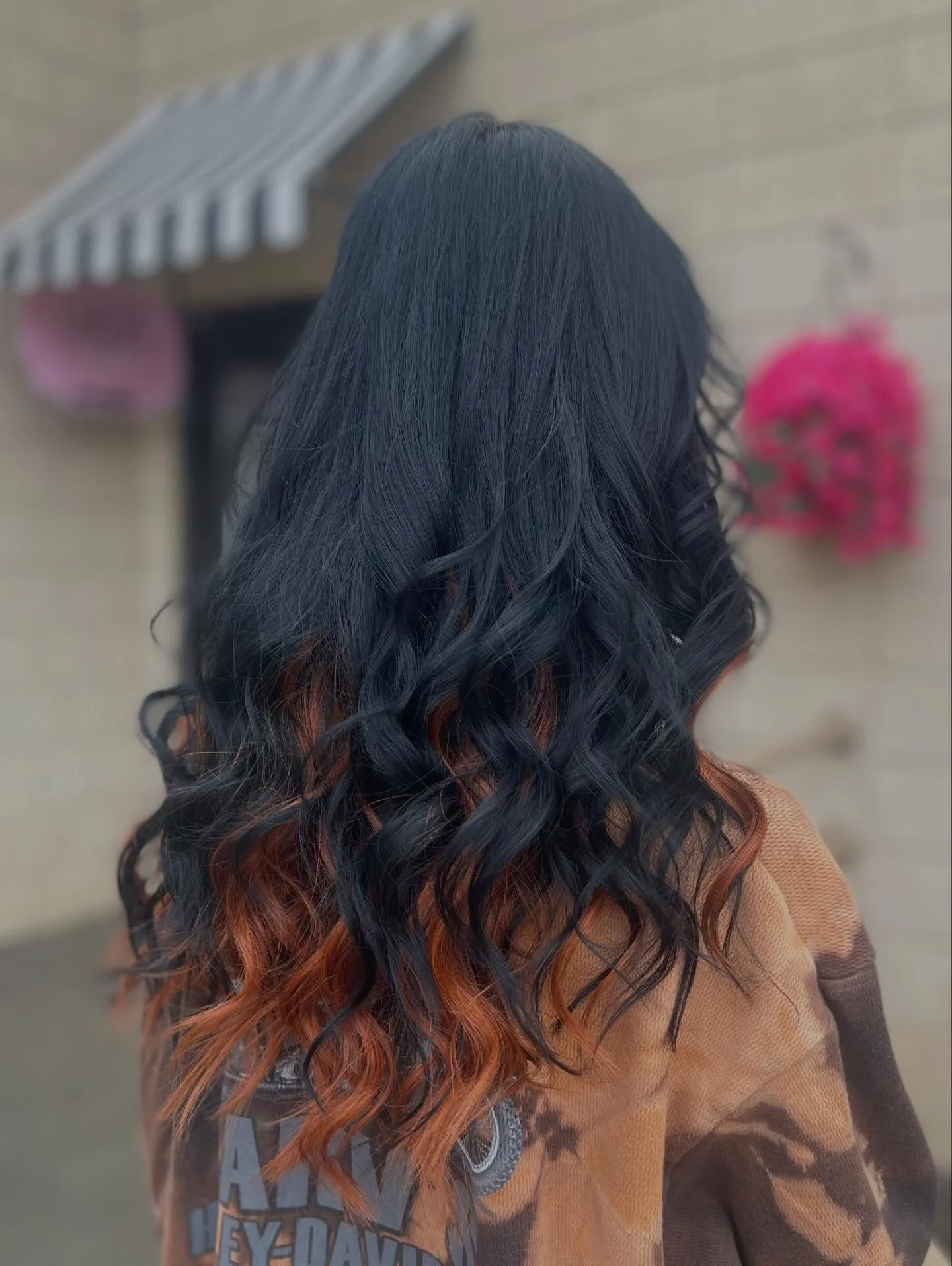 You don&rsquo;t have to color your hair to have fun colors. Just get some extensions! Our version of the &ldquo;calico hair&rdquo; trend🧡🖤