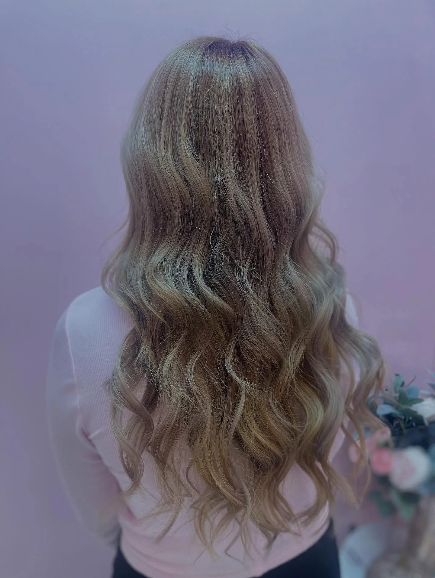 It&rsquo;s Christmas time, buy yourself some new hair💁🏼&zwj;♀️🎄
Some brand new 18 inch extensions

#fairportstylist #perintonstylist #extensions #behindthechair #rocstylist #holidays #longhair #curlyhair