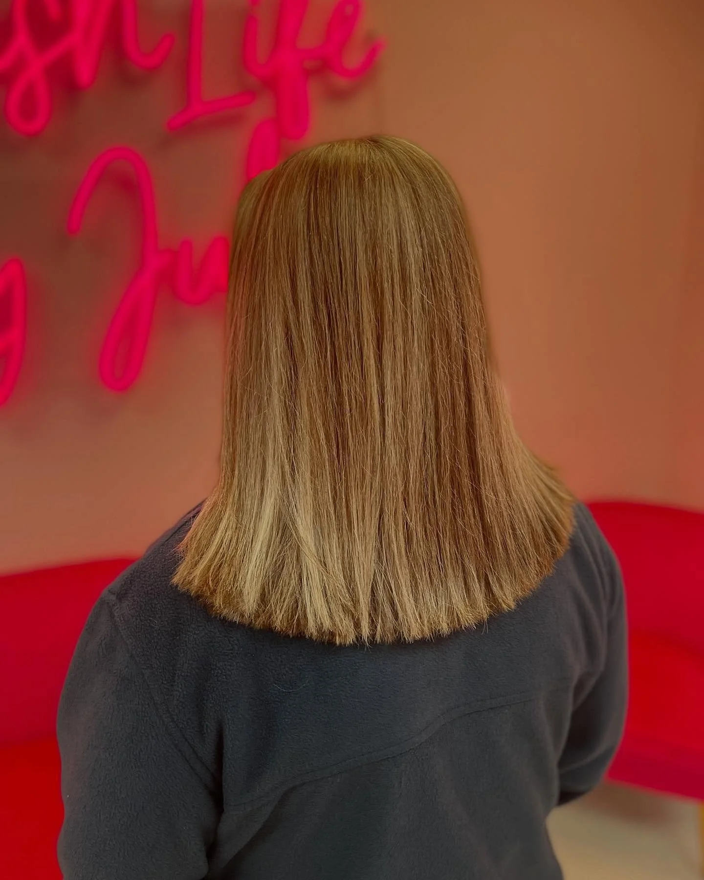 It&rsquo;s highlight season! ✨And supposed to be warm weather time ☀️, but we live in New York State😂 Set up your highlight appointment now, maybe Mother Nature will catch on and give us sun and warm weather💛

#fairportny #perintonny #warmweather #