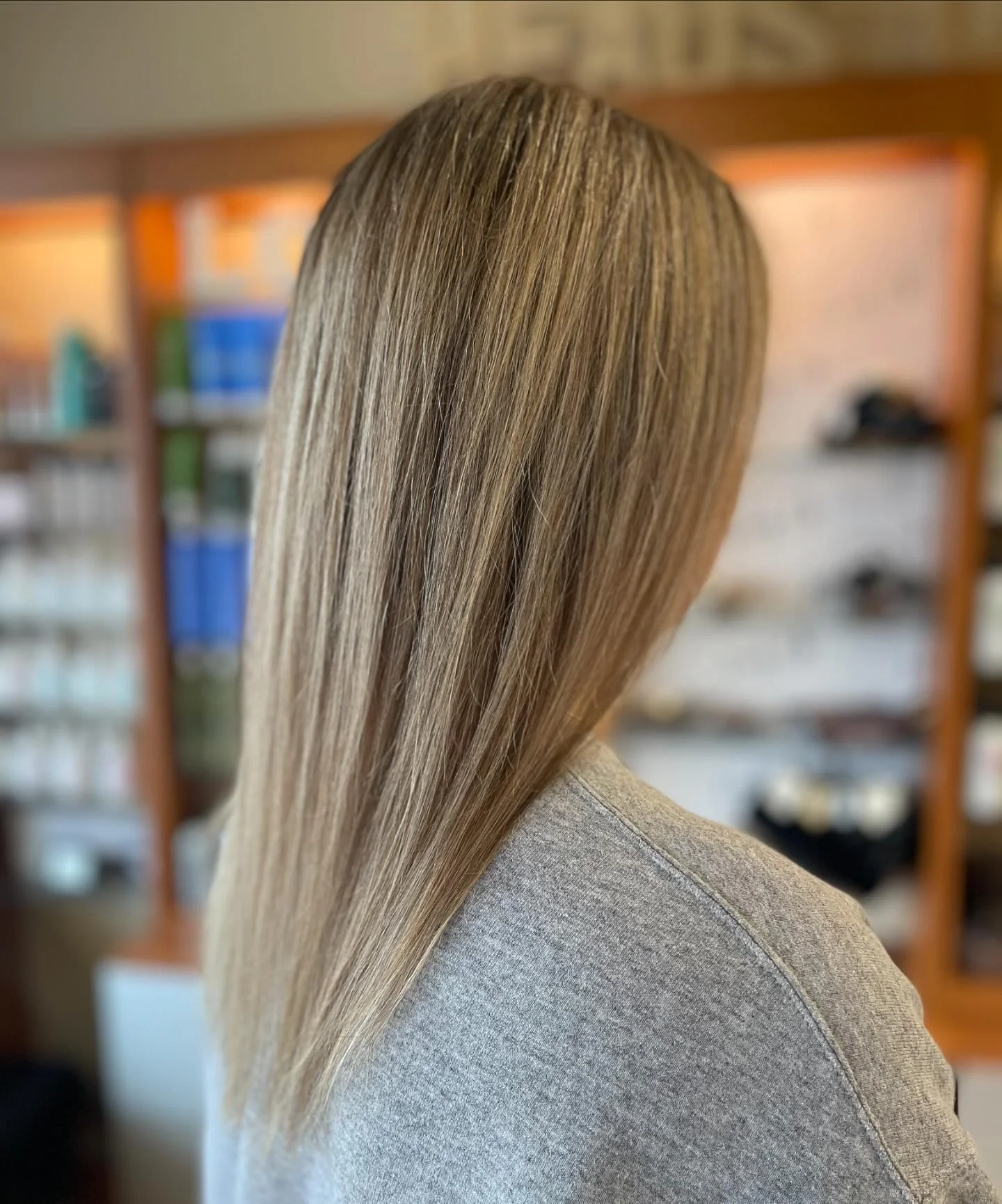 Slightly obsessed with this color. My girl is ready for fall! 
.
.
.
#fallhair #fairportsalon #perintonsalon #highlights #lowlights #straighthair #longhair #fallisinthehair