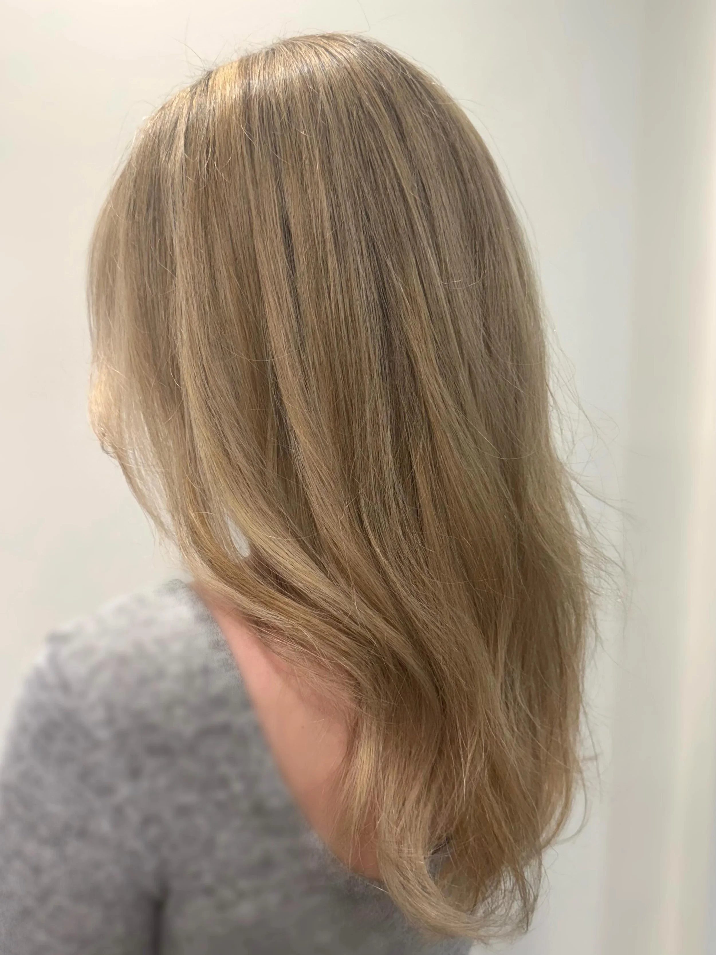ok here&rsquo;s&hellip;ANOTHER SUMMER BLONDIE 
and i&rsquo;ll never stop posting them;)
-
#platinumsalon #summerblonde #hairstylist
