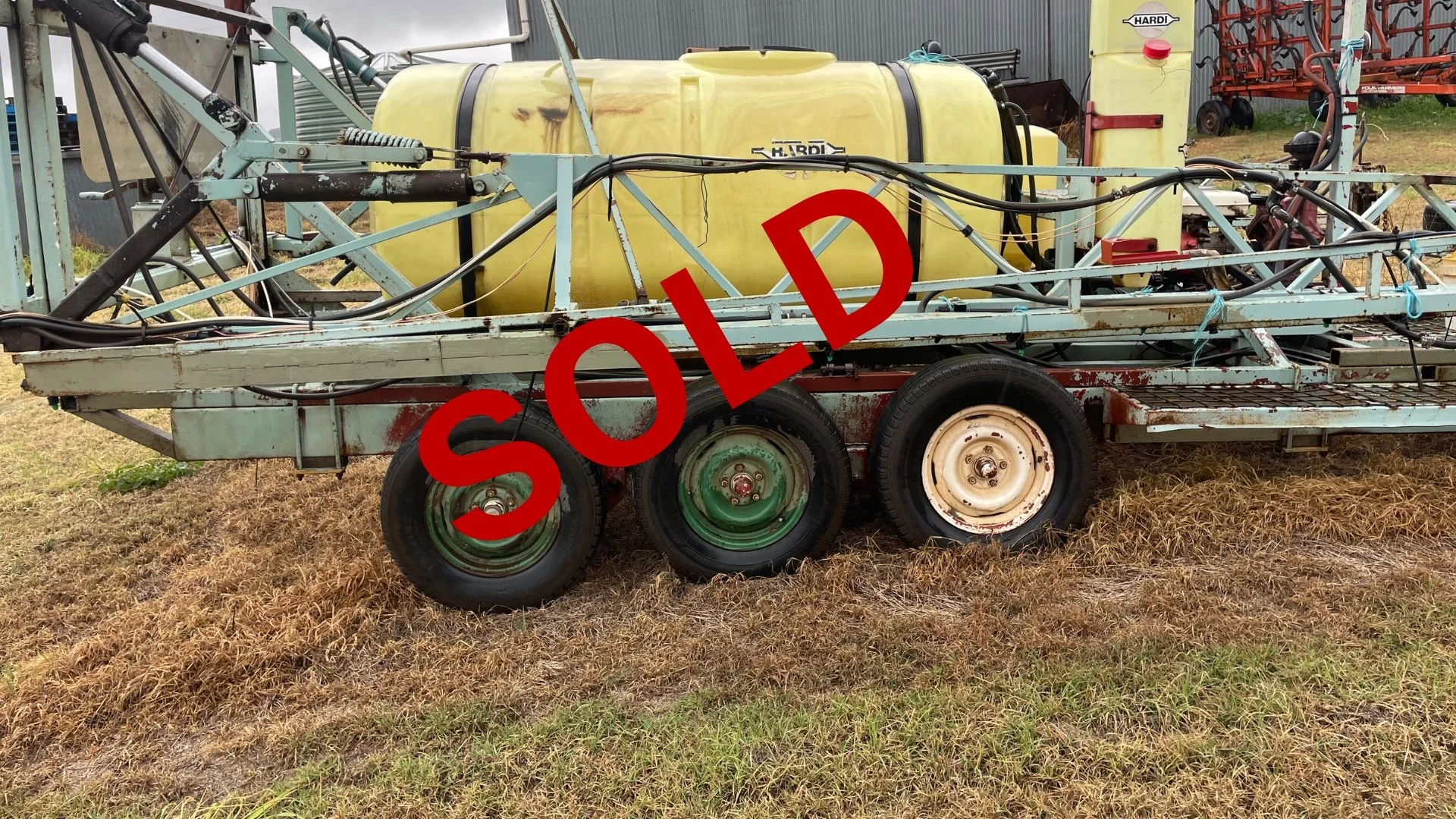 2000L Trailing Boom Spray on Tri-Axle Trailer