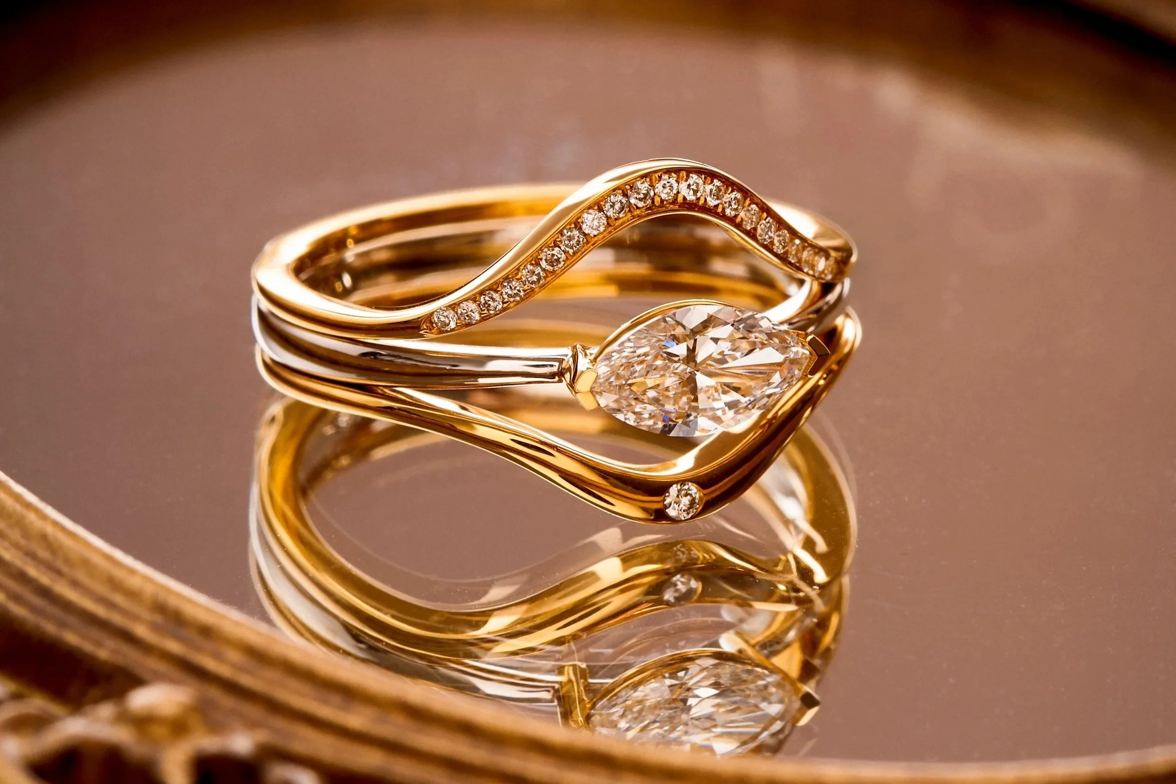 Bague en diamant de taille marquise à sertissage tension, fabriquée à partir de cendres, sur Everdear™