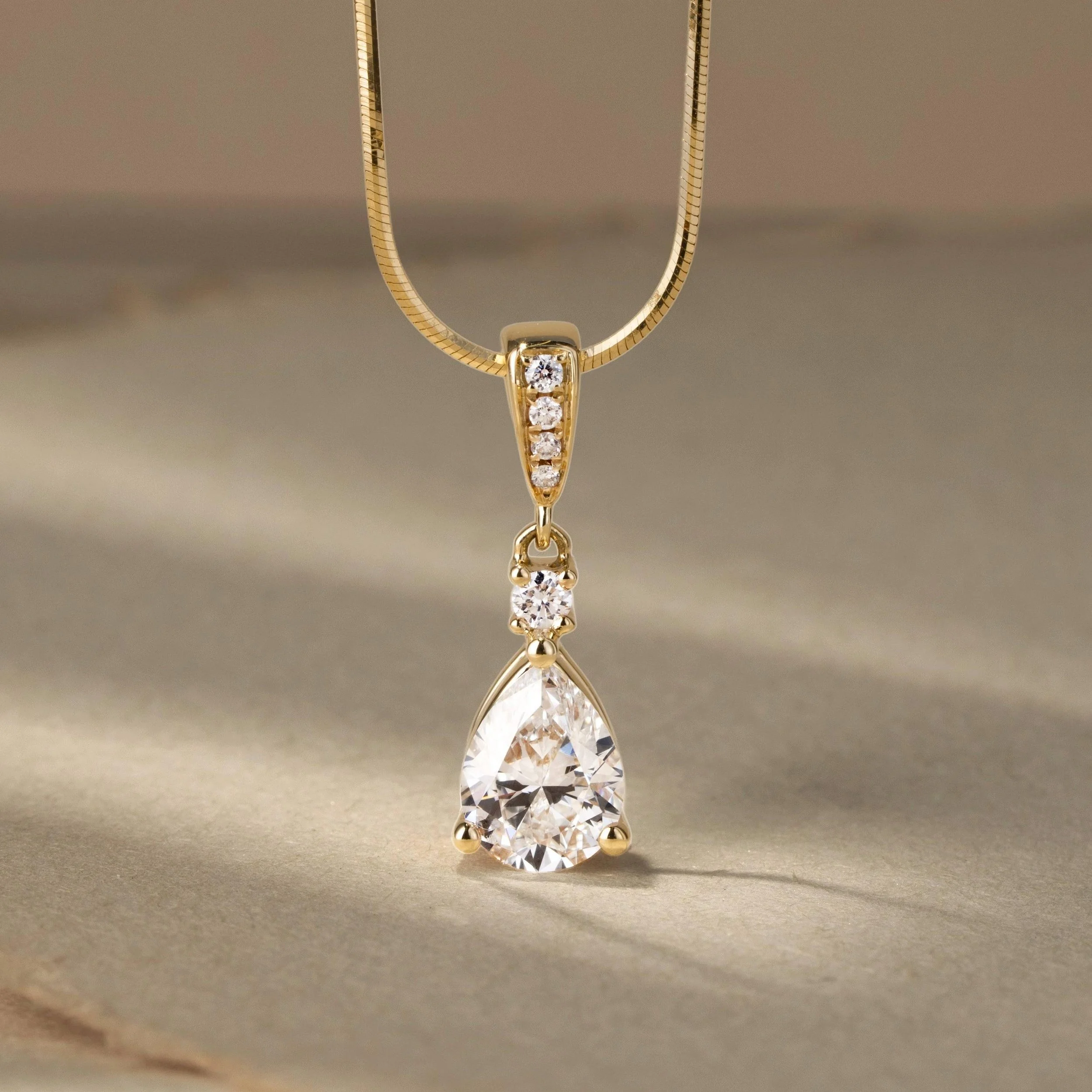 Pendentif en diamant commémoratif -- P3201