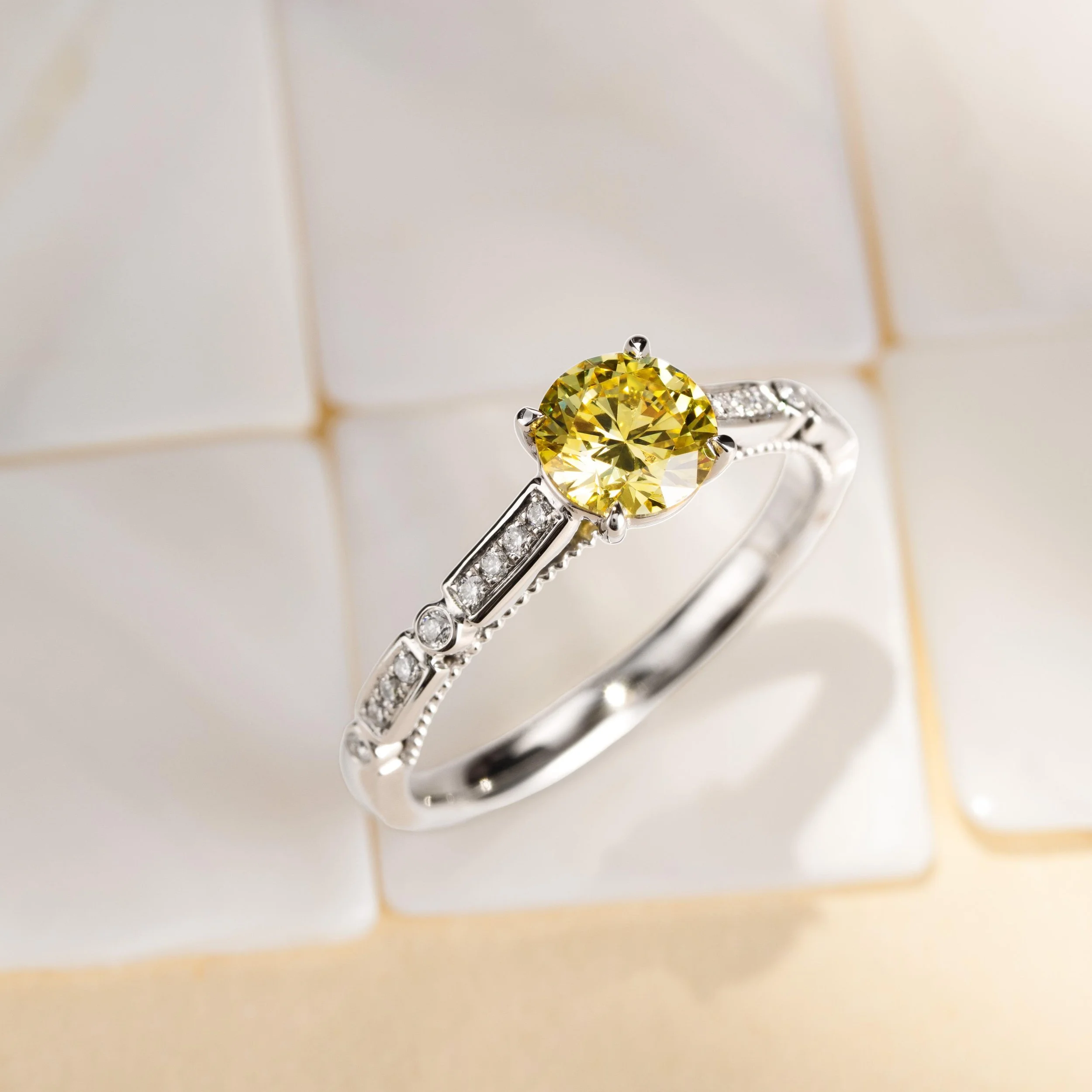 Bague en Diamant Commémorative -- R2132
