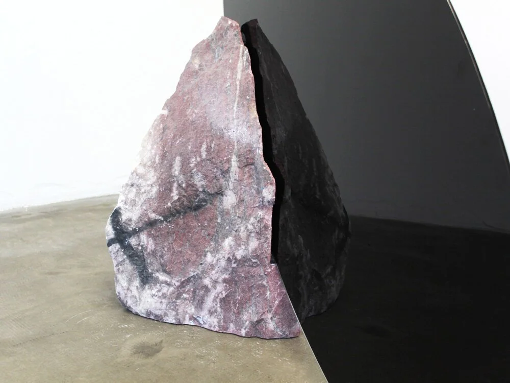ImbibeI-95x129x34-cm-2019-Zwart-spiegel-Rode-Parnon-detail.jpeg