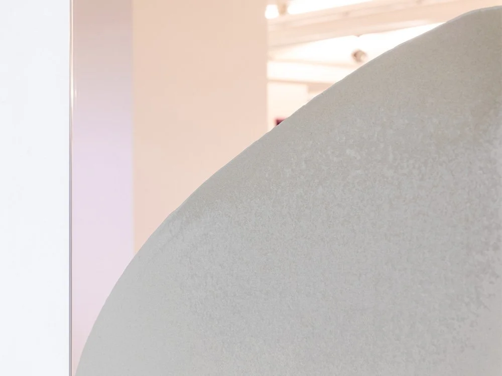 ListenIII-76x60cm-2022-Mirrorandconcrete-detail.jpeg