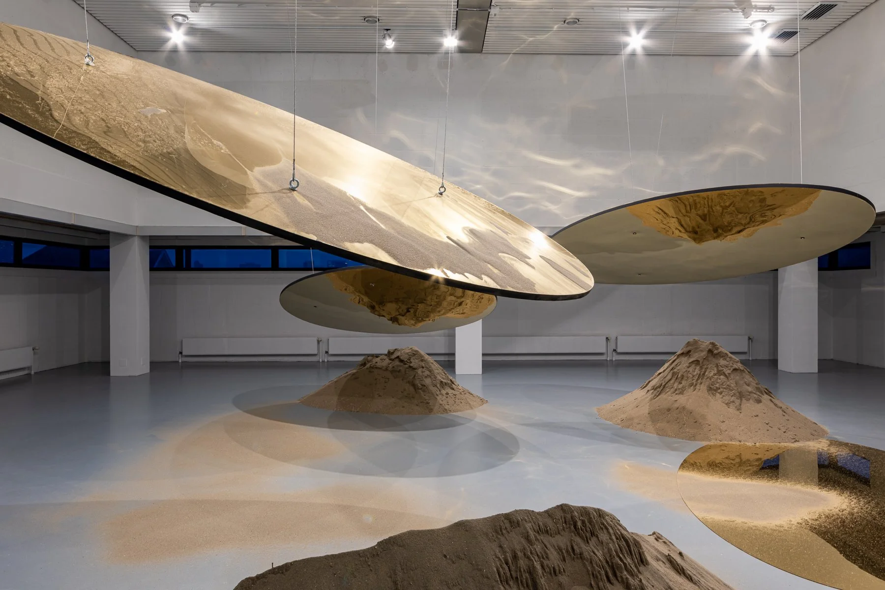 T H E    S O U N D   O F   S I L E N C E