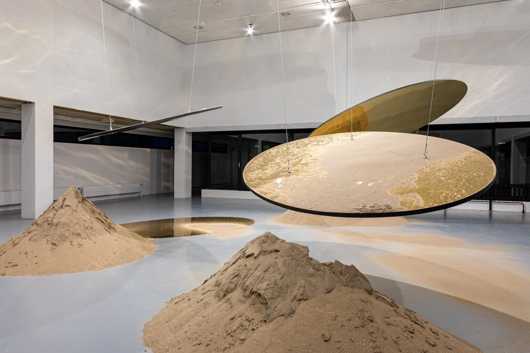 S O L O S H O W    T H E    S O U N D   O F   S I L E N C E