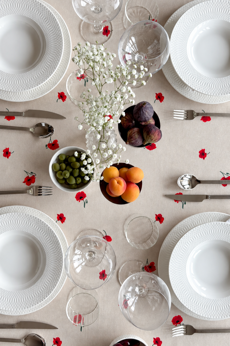 Romantic+Poppy+Table+Setting.png