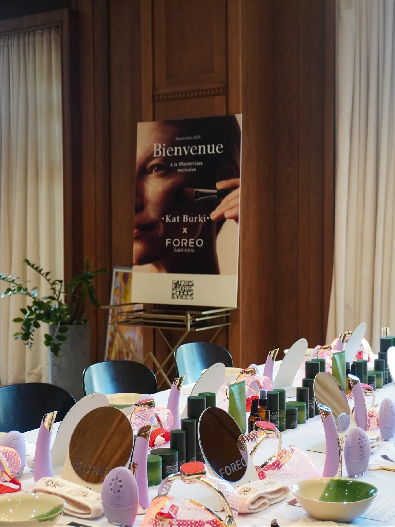 Retour en images sur la masterclass que j&rsquo;ai eu le plaisir d&rsquo;animer pour @katburkiskincare en collaboration avec @foreo_france 

Une tr&egrave;s belle journ&eacute;e durant laquelle nous avons pu explorer la gamme ultra performante de @ka