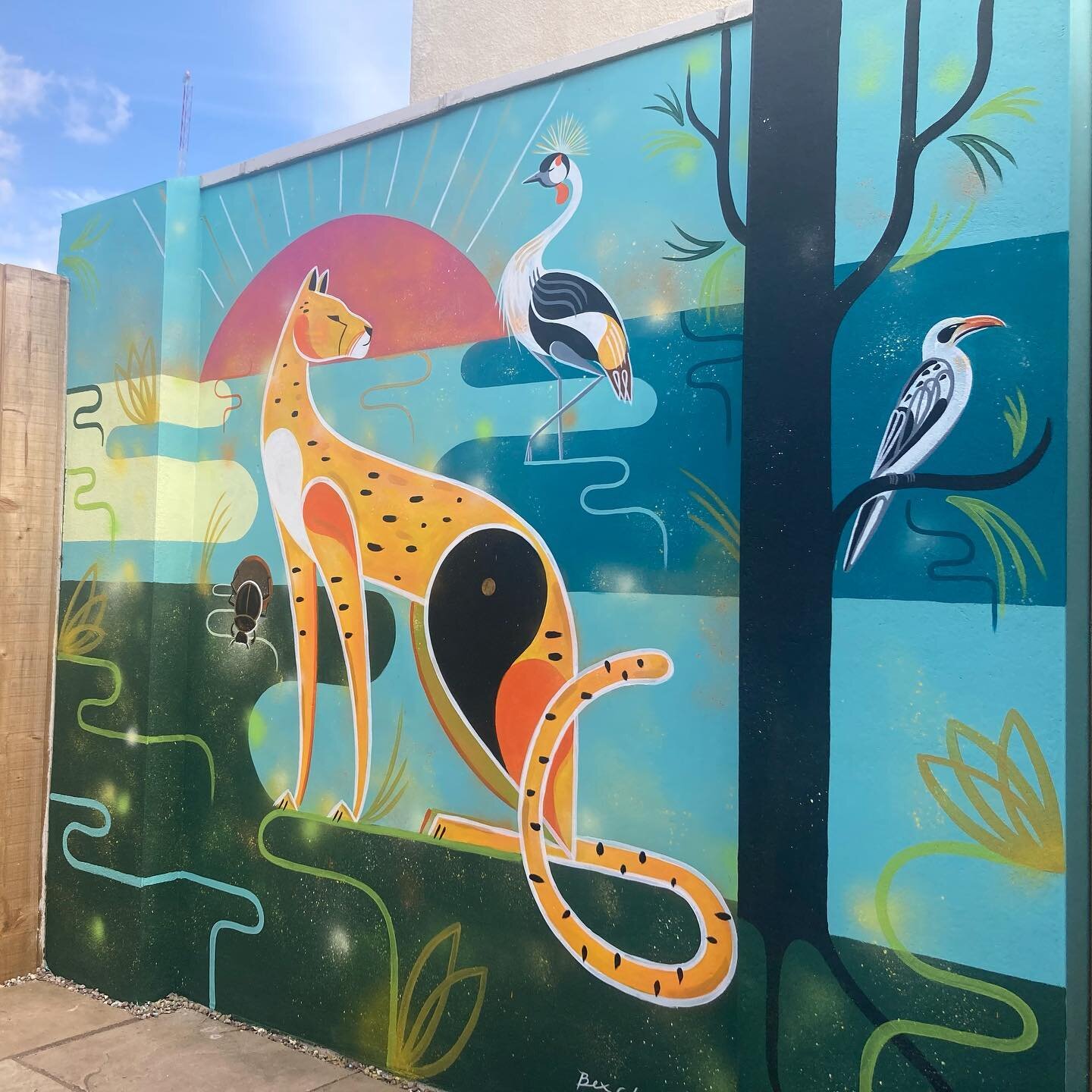 It&rsquo;s finished! Such a pleasure to paint this wall for some really lovely folks this last week. 

The brief was to capture some of their favourite animals from a trip to Tanzania, including a cheetah, hornbill, gray crowned crane and a dung beet