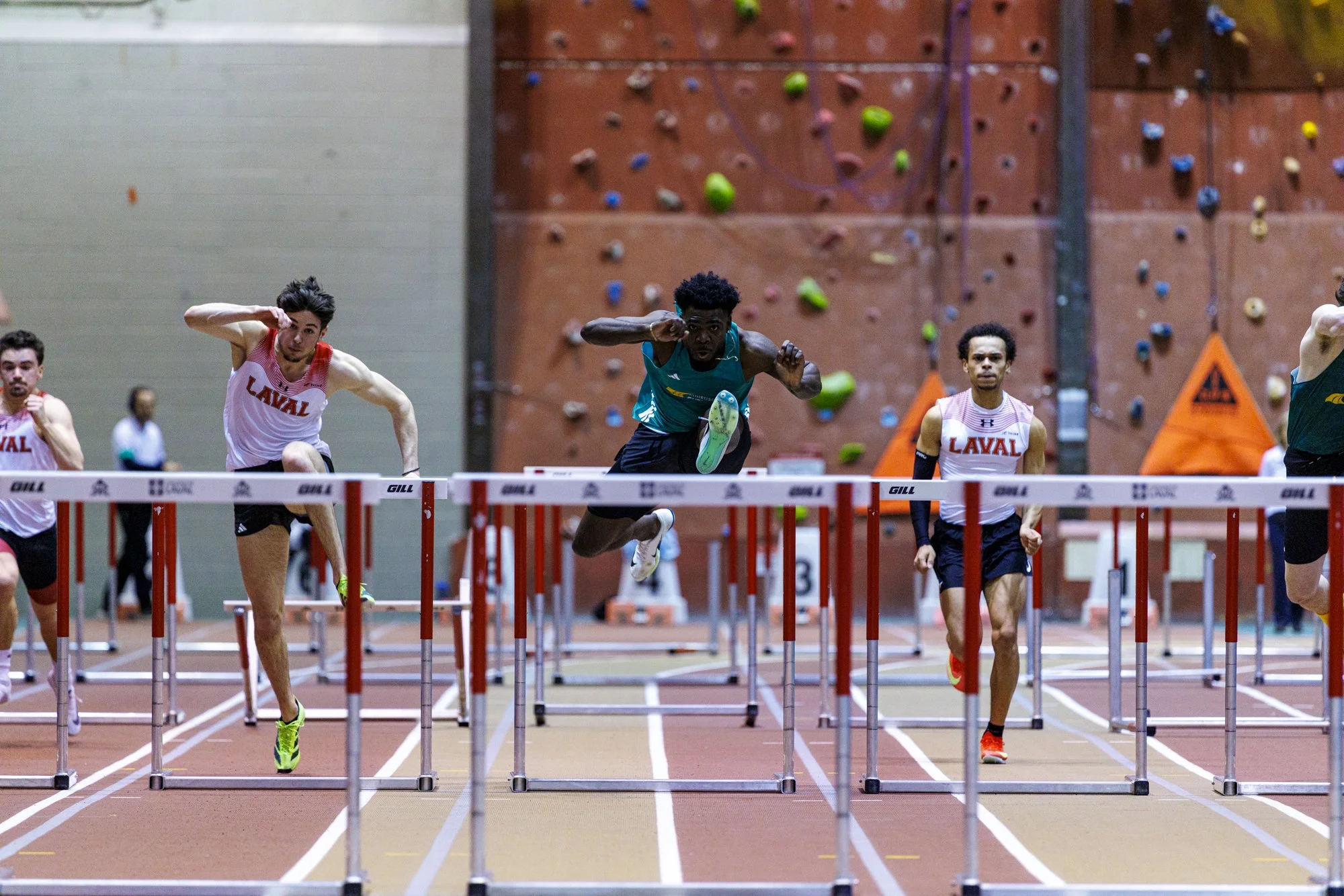Course de haies d'athlétisme lors du Championnat québécois en salle 2026