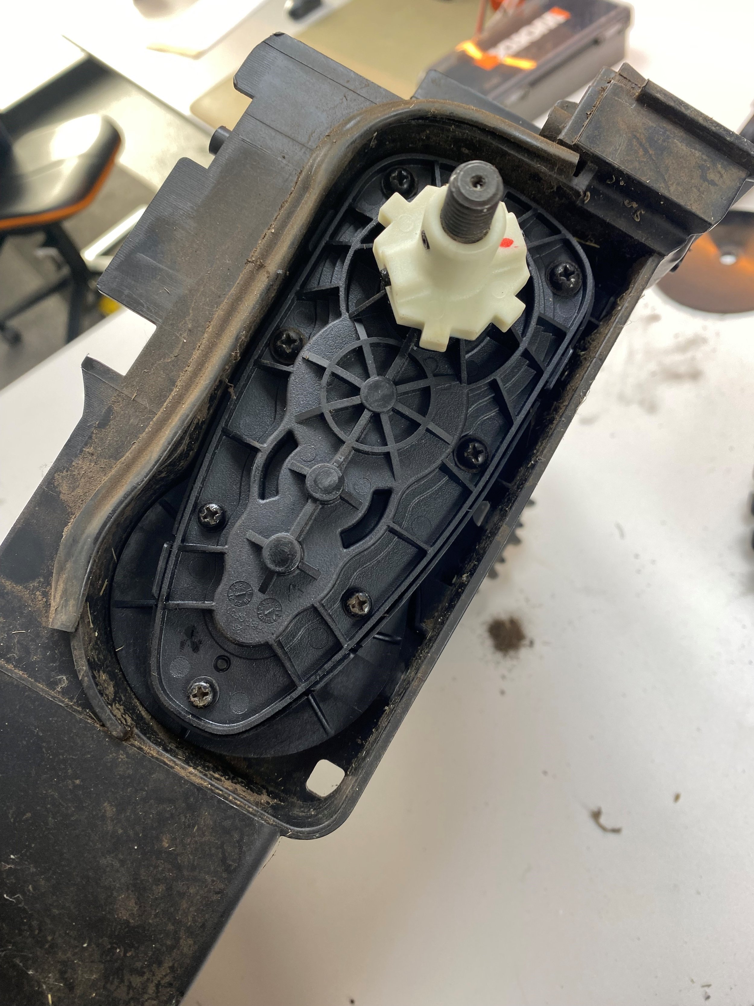 Herstellen en batterij vervangen van grasrobot Worx Bosch Robomow