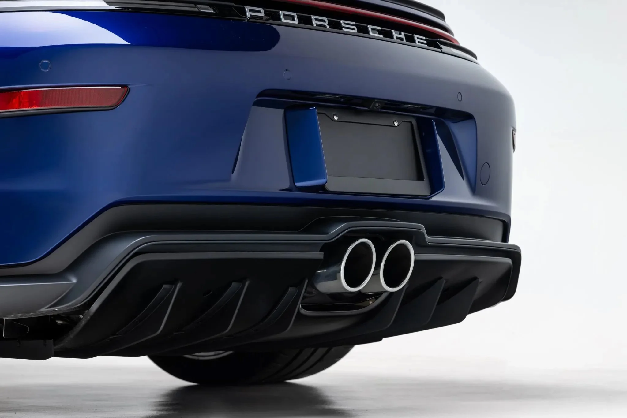 BAT - 2026 PORSCHE 911 GT3 TOURING 03.jpg