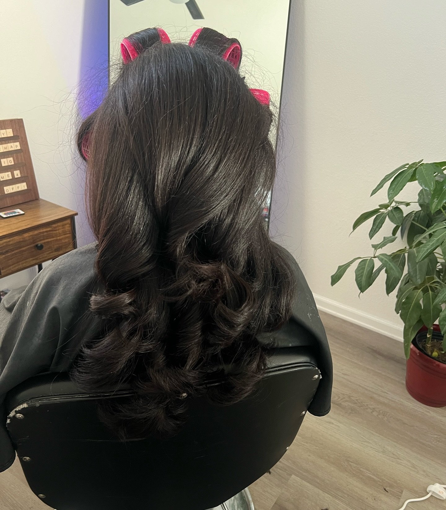bouncy blowouts &gt;&gt;&gt;&gt; 🫶🫶
.
.
#denverhair #denverhairstylist #denverblowouts #blowoutmemberships #westminstersalon #westminsterhairstylist #westminsterhaircut #haircut #blowout #velcrorollers